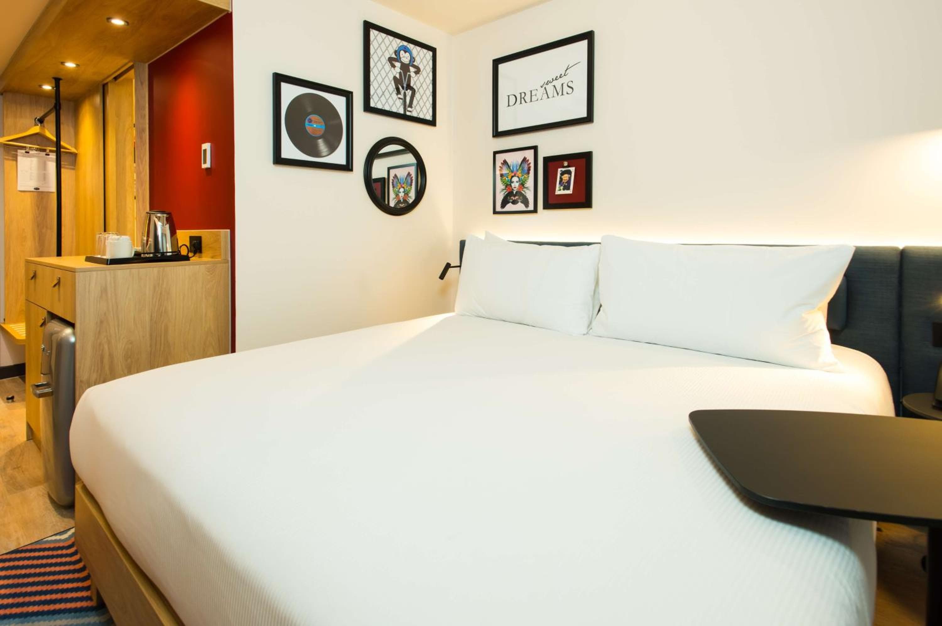 Hampton by Hilton London Park Royal — 13