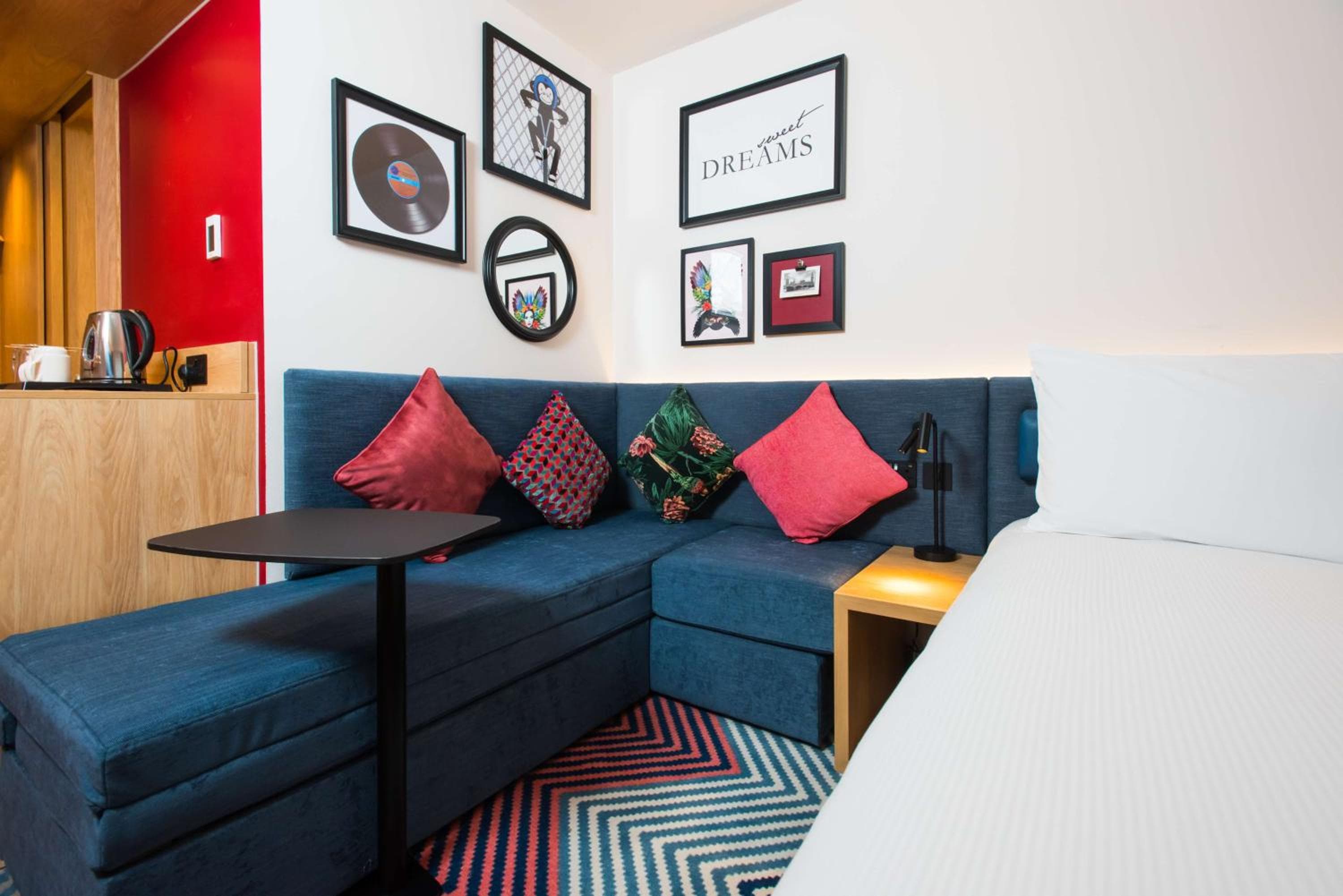 Hampton by Hilton London Park Royal — 11