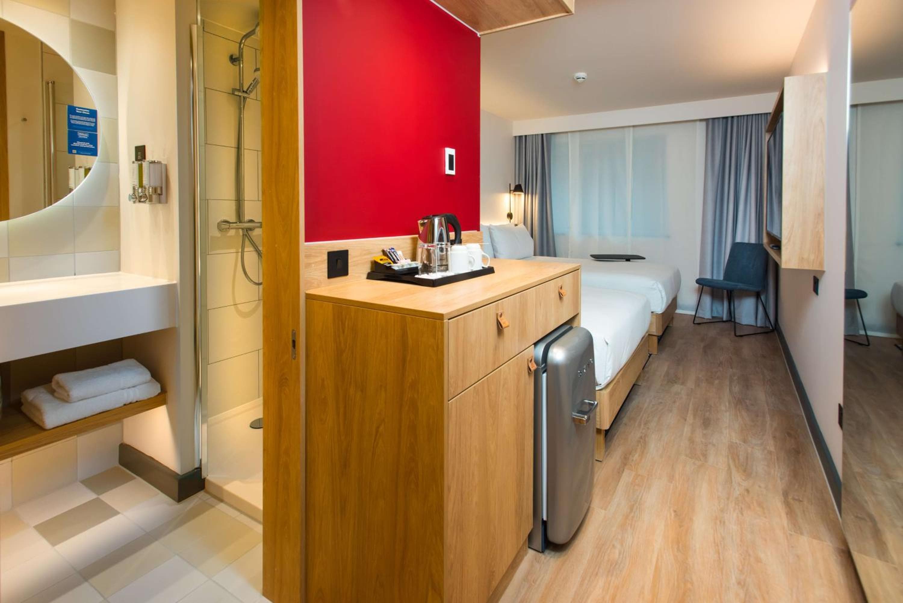 Hampton by Hilton London Park Royal — 8