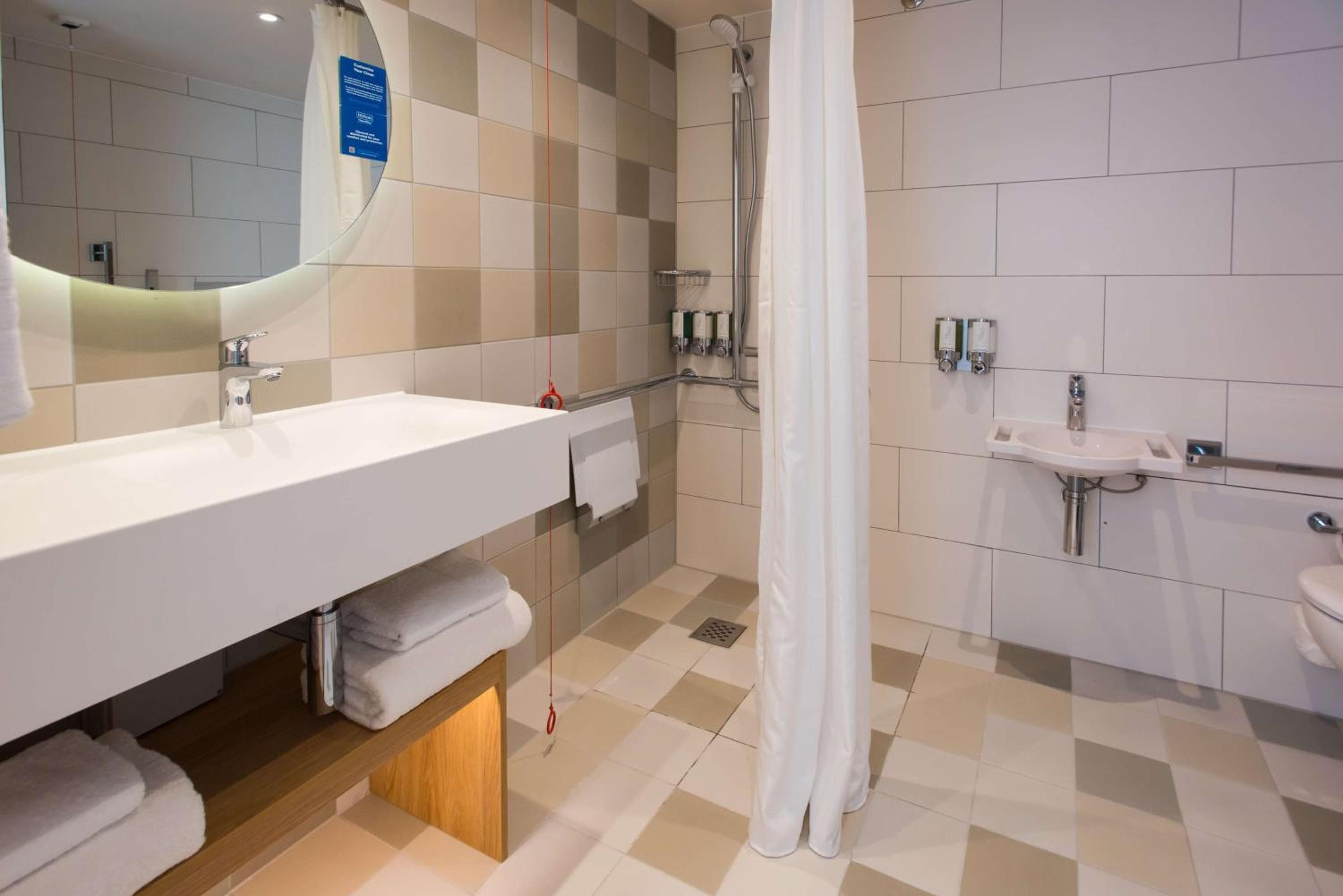 Hampton by Hilton London Park Royal — 30