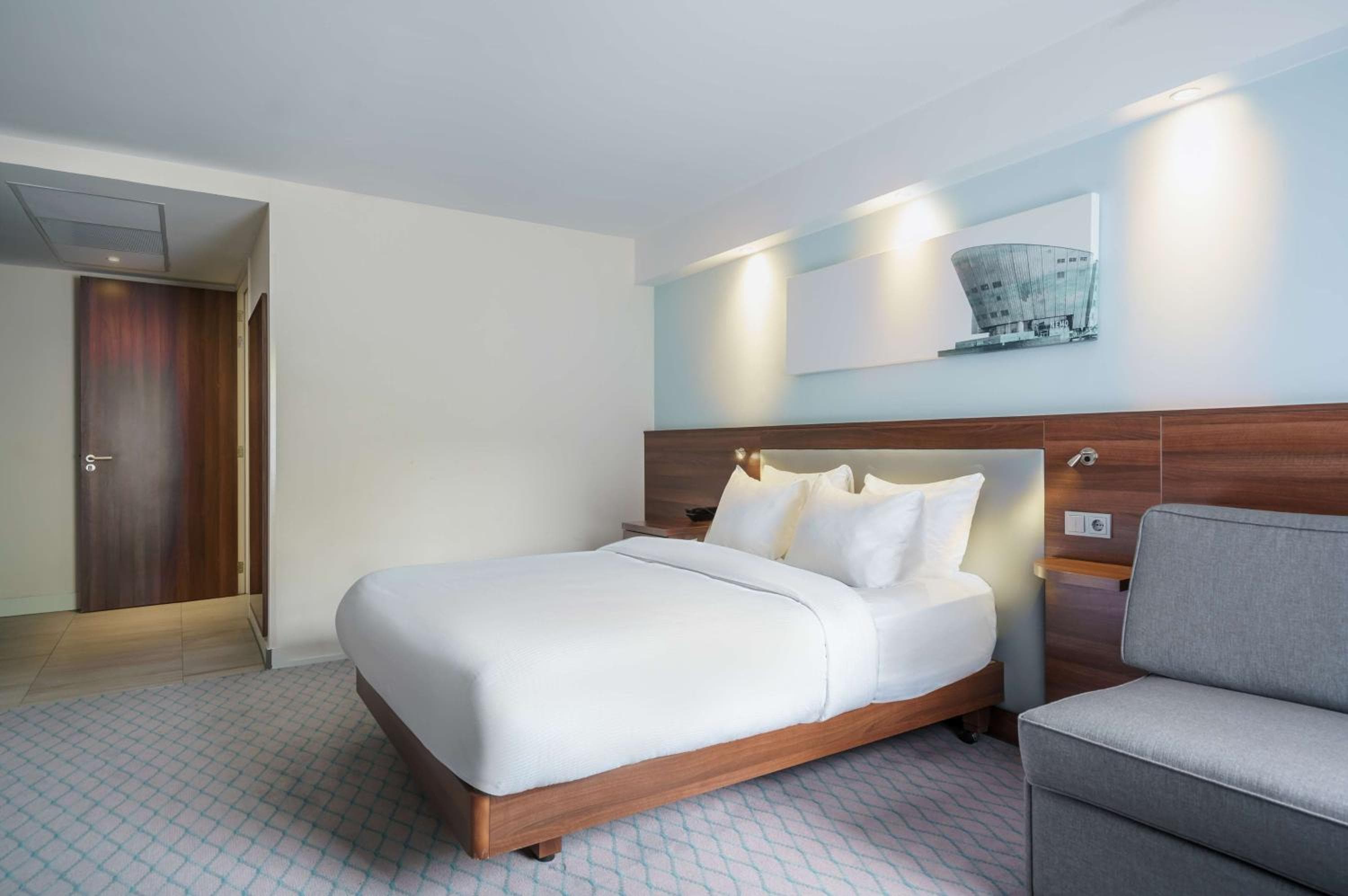 Hampton by Hilton Amsterdam Centre East — 9