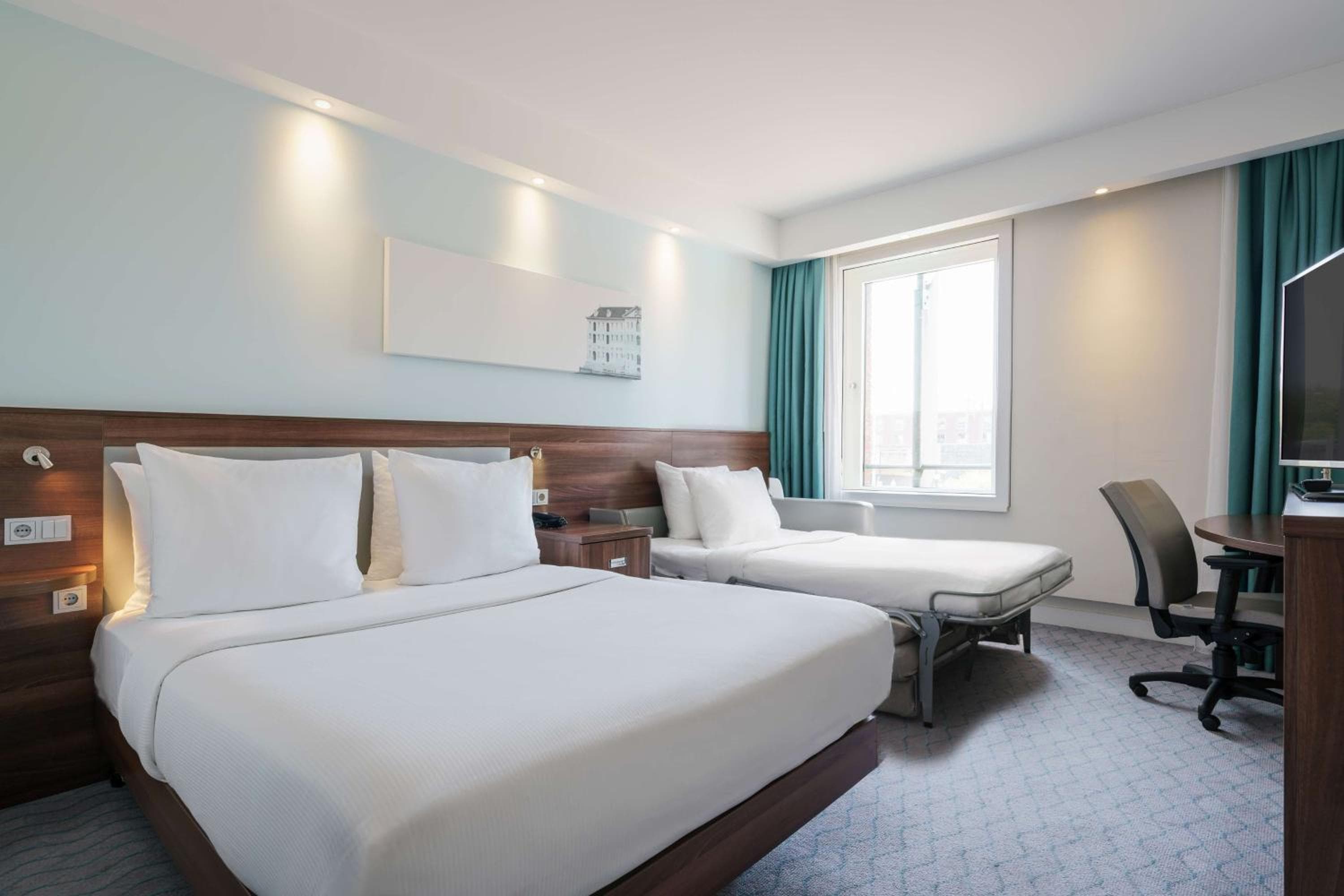 Hampton by Hilton Amsterdam Centre East — 13