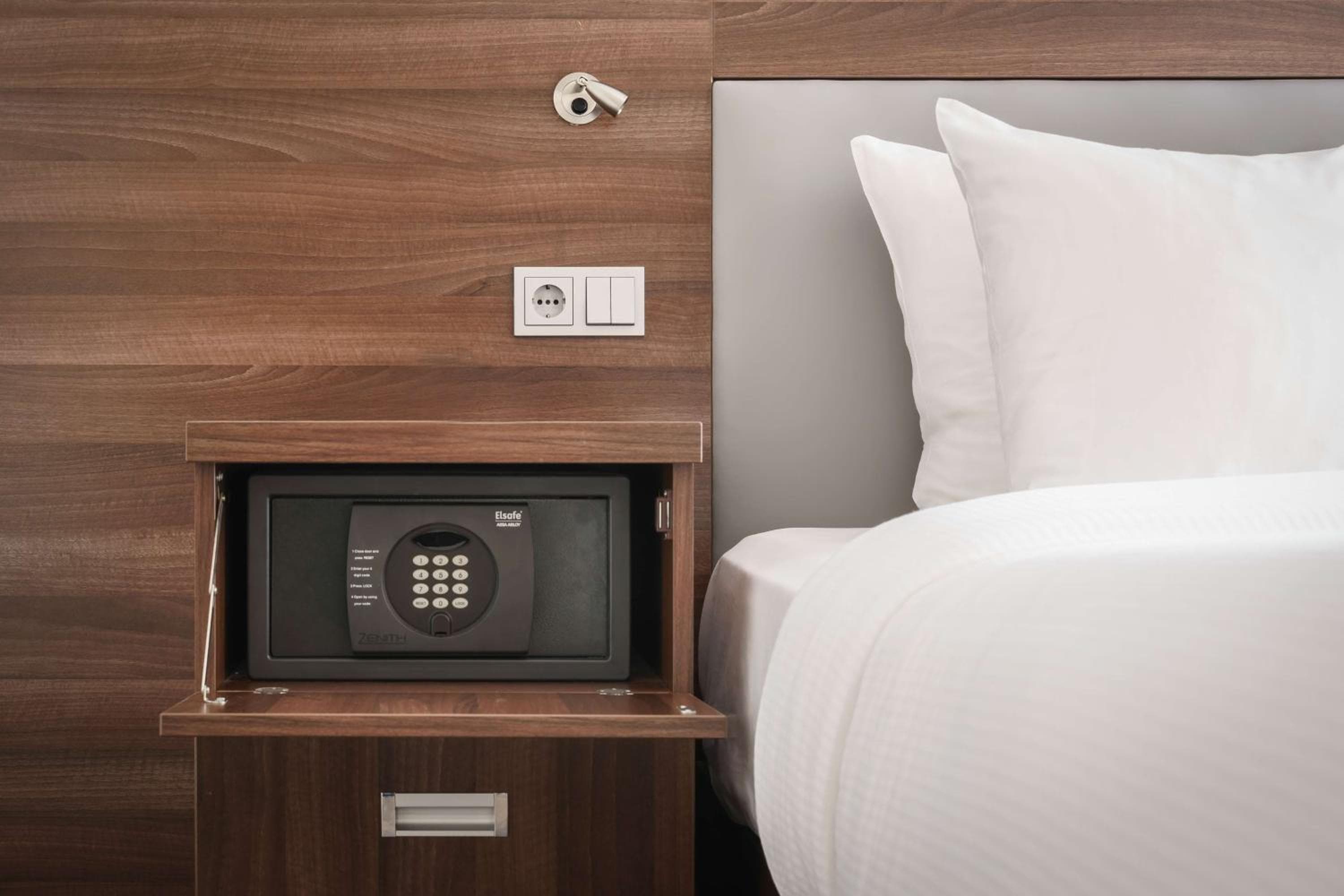 Hampton by Hilton Amsterdam Centre East — 15