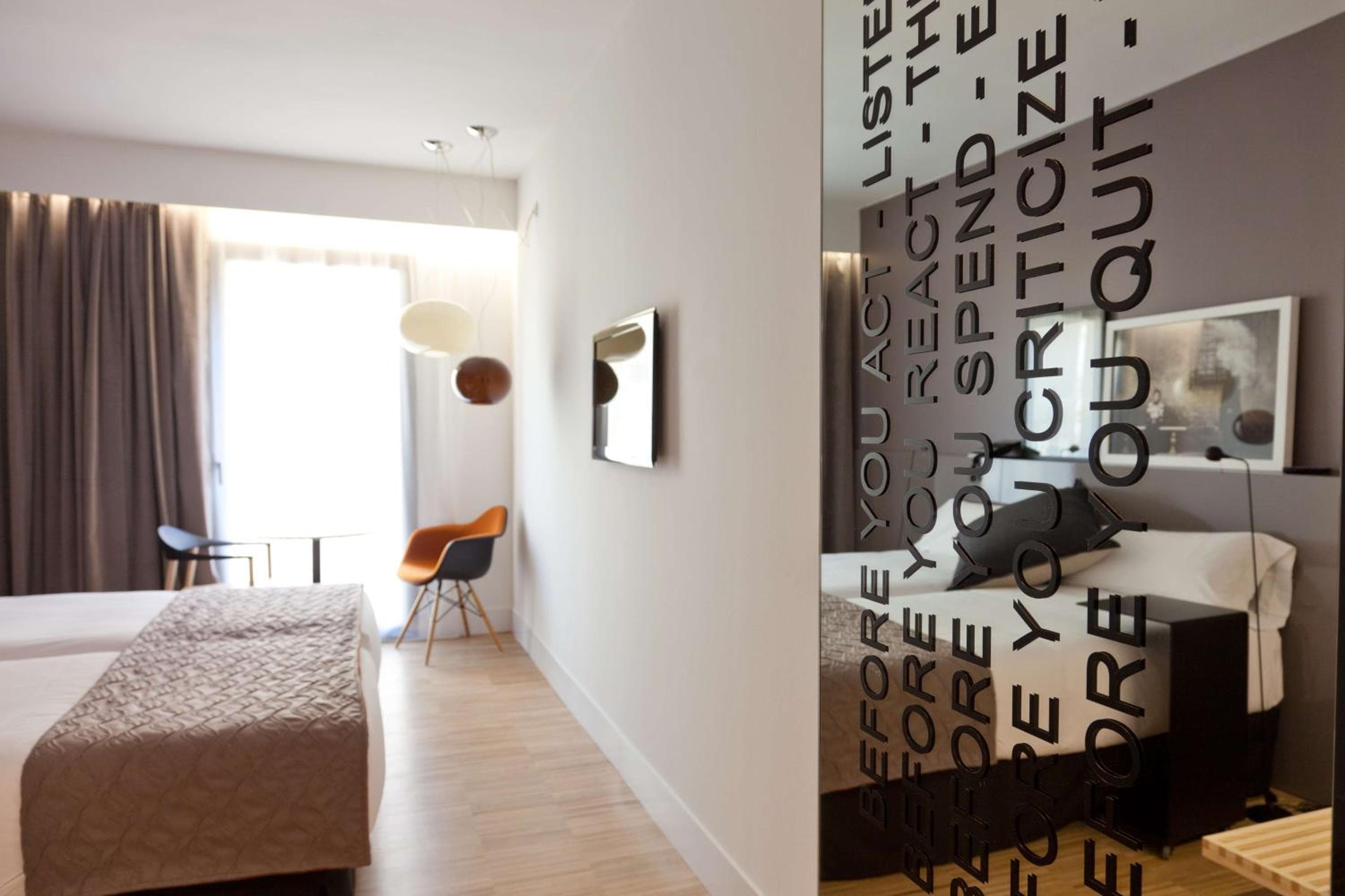 Alexandra Barcelona Hotel, Curio Collection by Hilton — 2