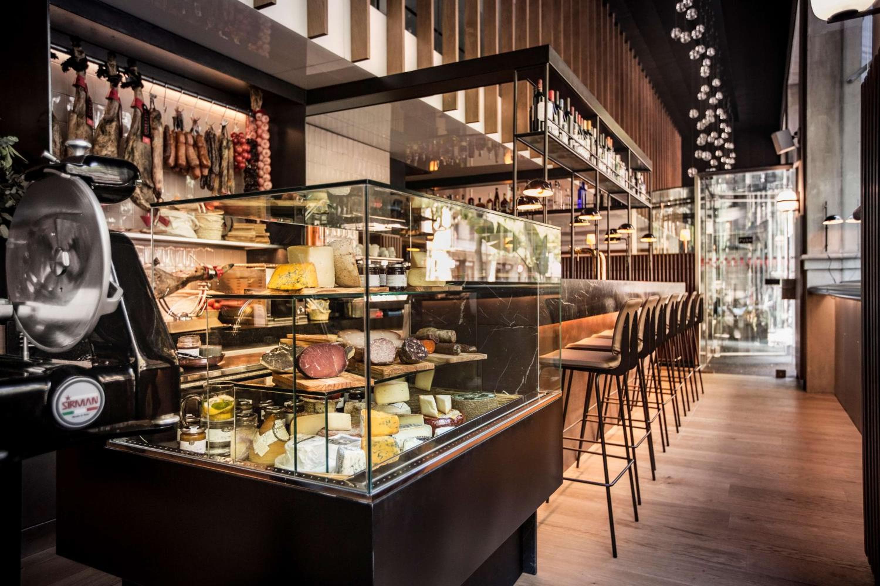 Alexandra Barcelona Hotel, Curio Collection by Hilton — 13