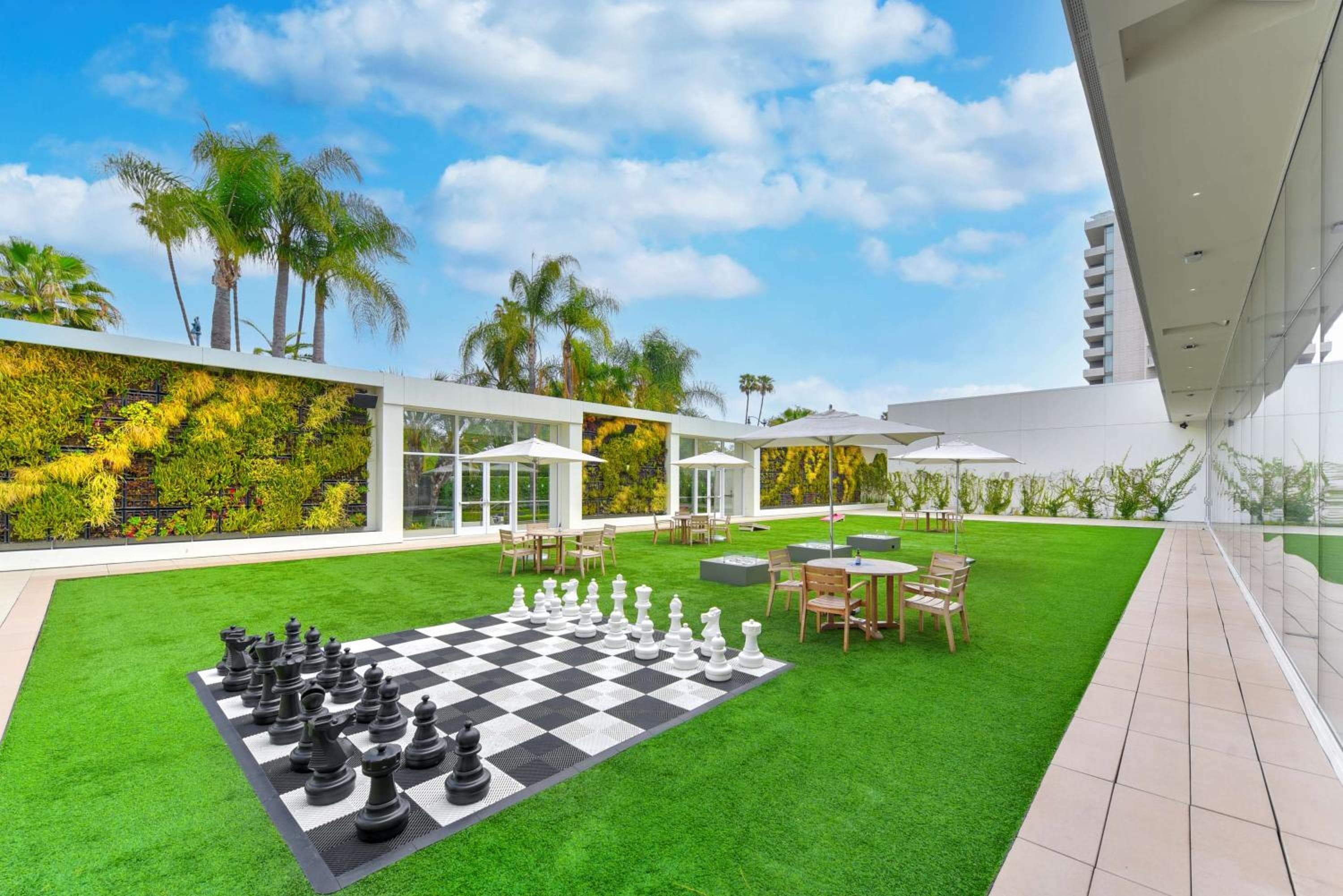 Il Beverly Hilton — 3