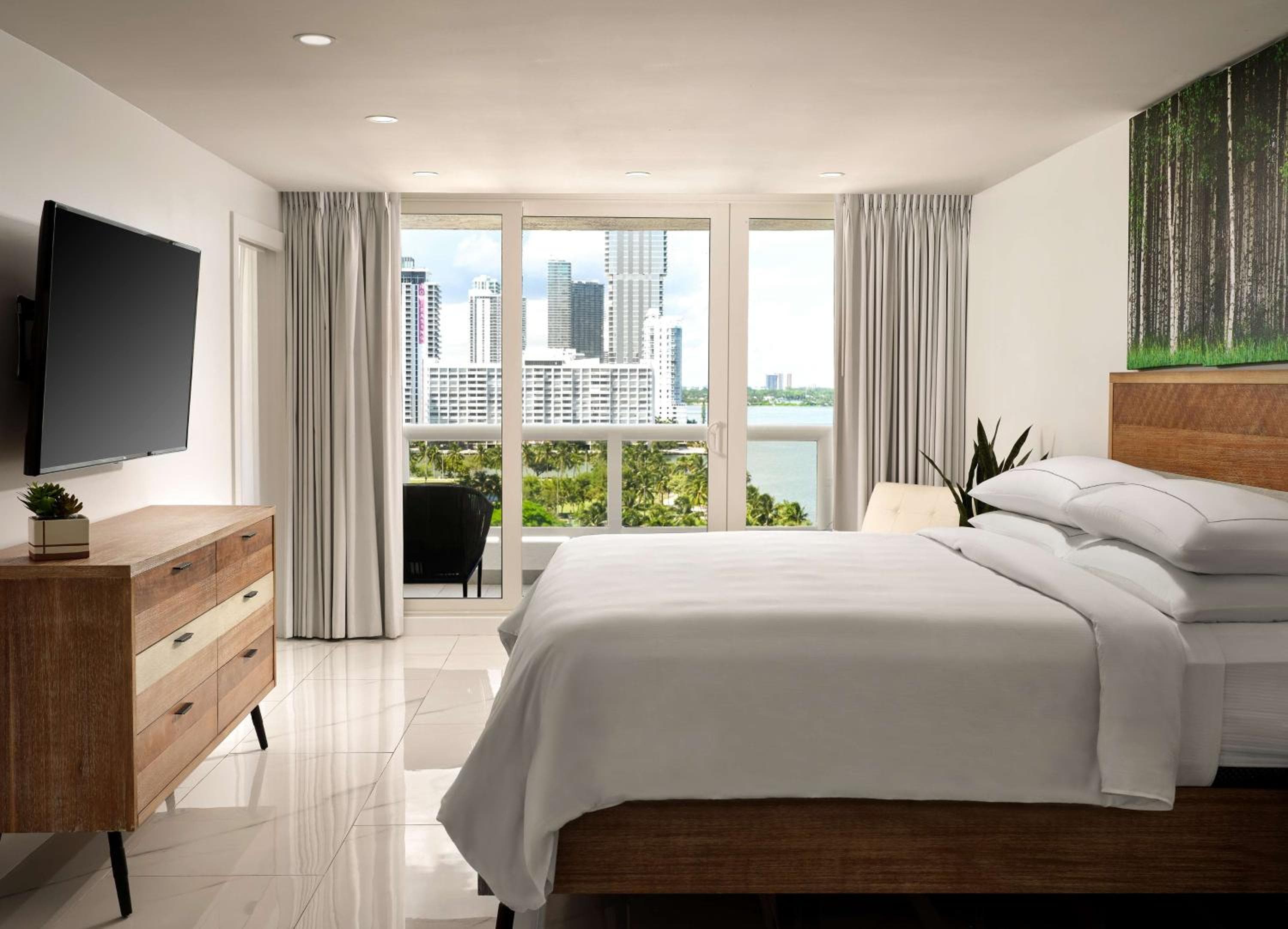 DoubleTree by Hilton Grand Hotel Biscayne Bay — 11