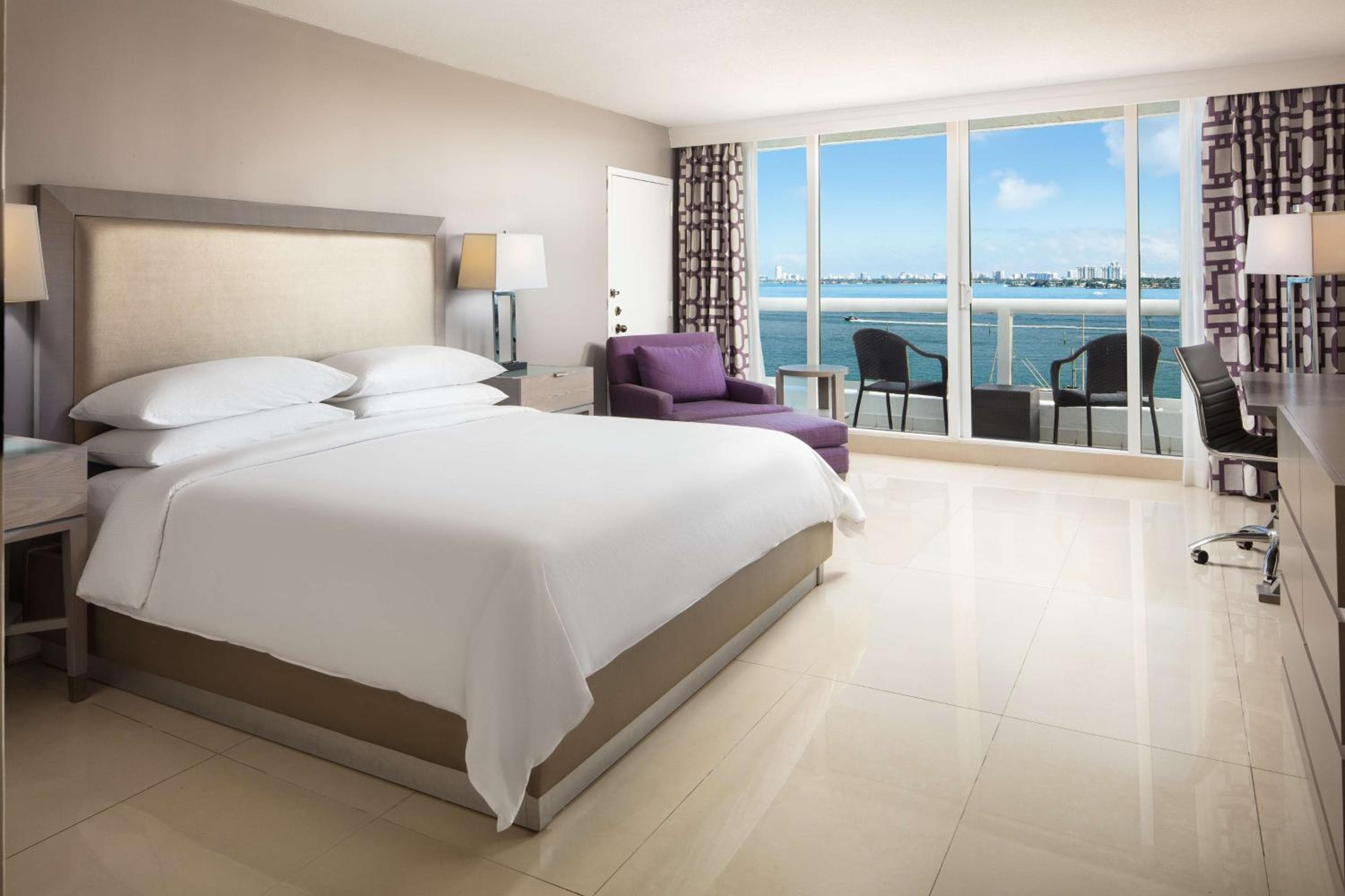 DoubleTree by Hilton Grand Hotel Biscayne Bay — 8