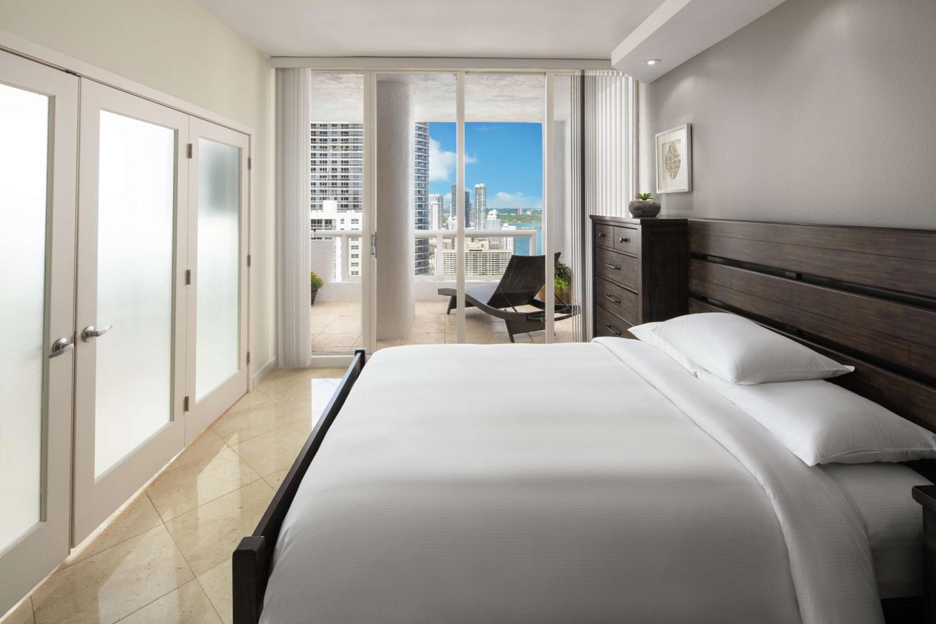 DoubleTree by Hilton Grand Hotel Biscayne Bay — 10