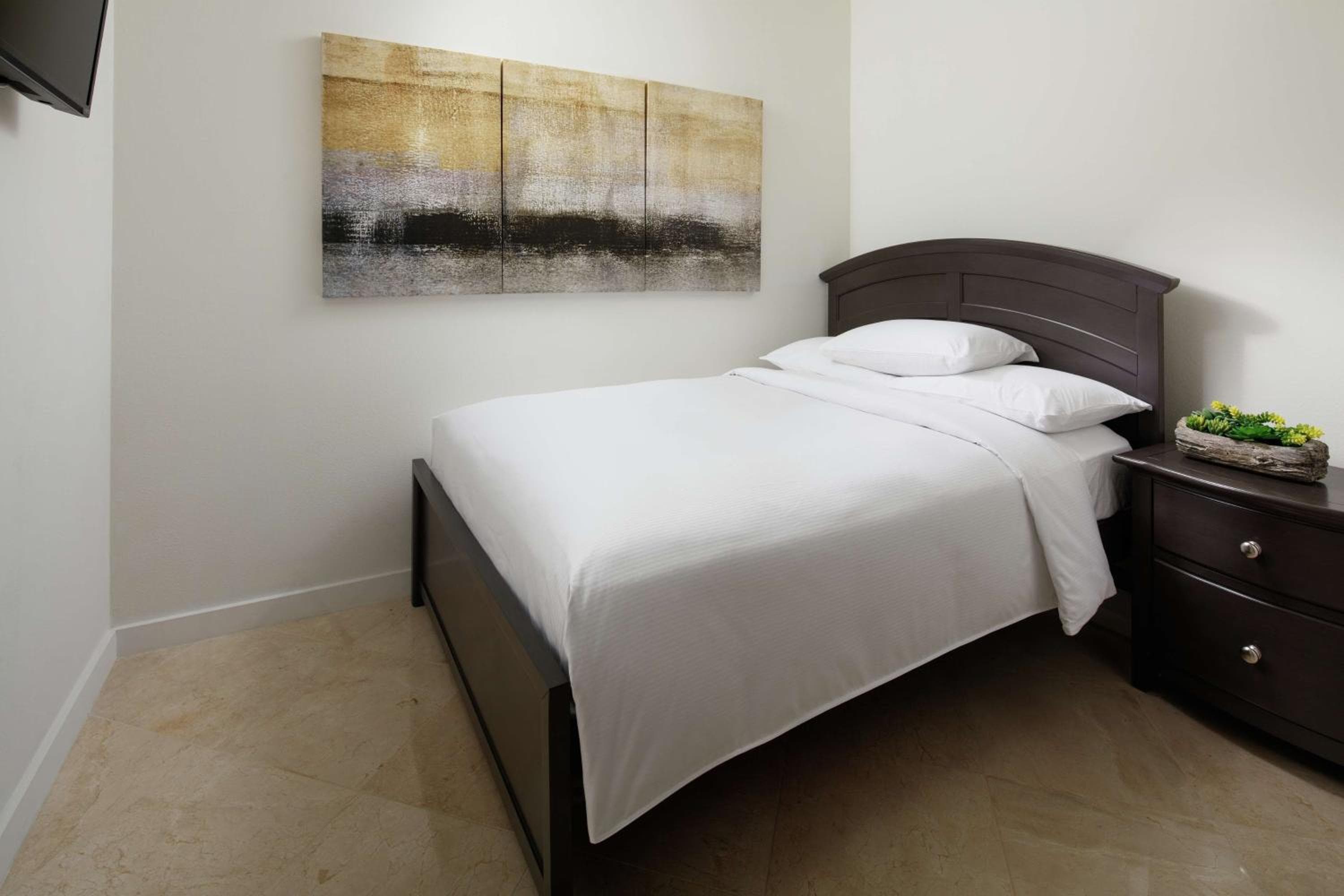 DoubleTree by Hilton Grand Hotel Biscayne Bay — 16