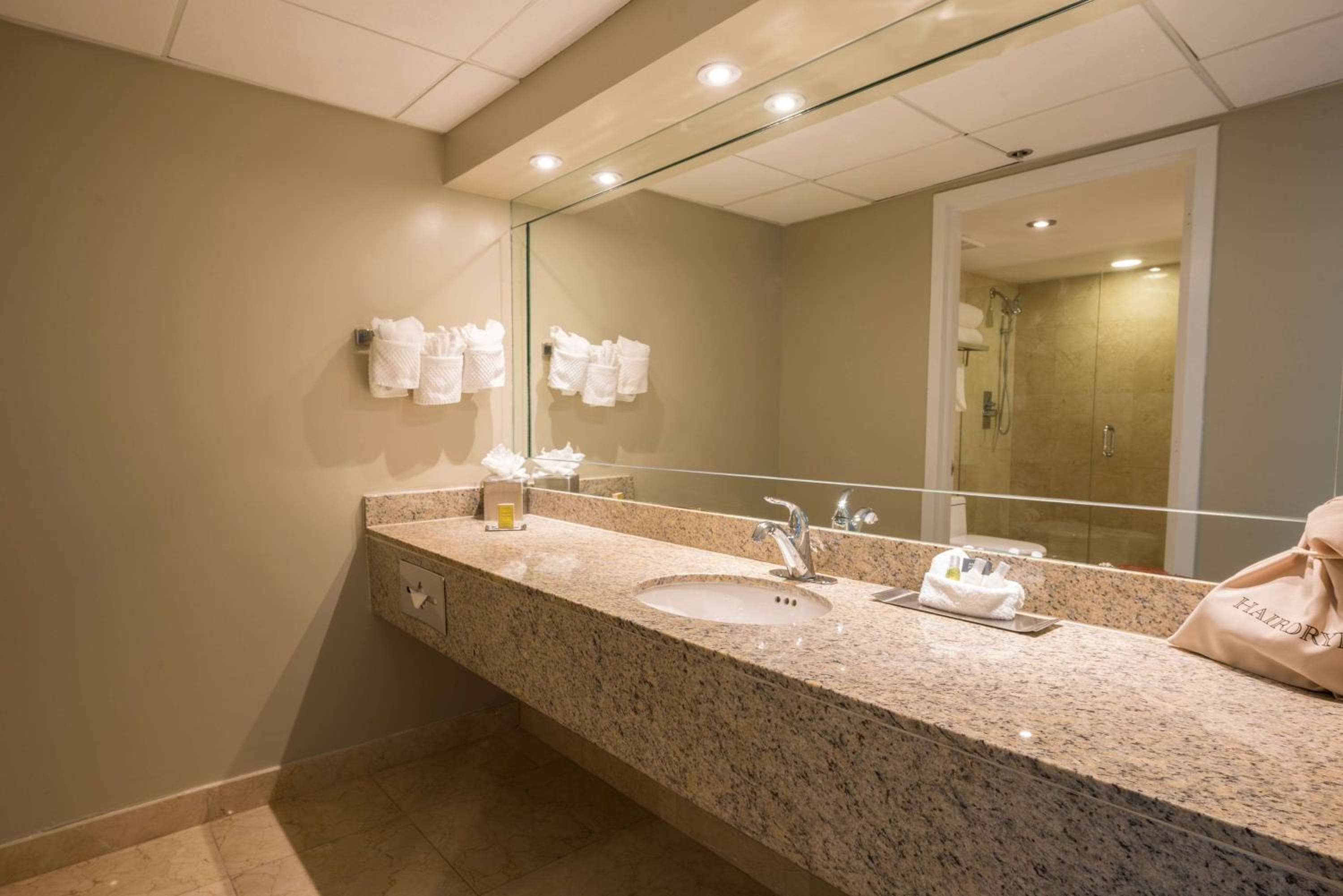 DoubleTree by Hilton Grand Hotel Biscayne Bay — 20
