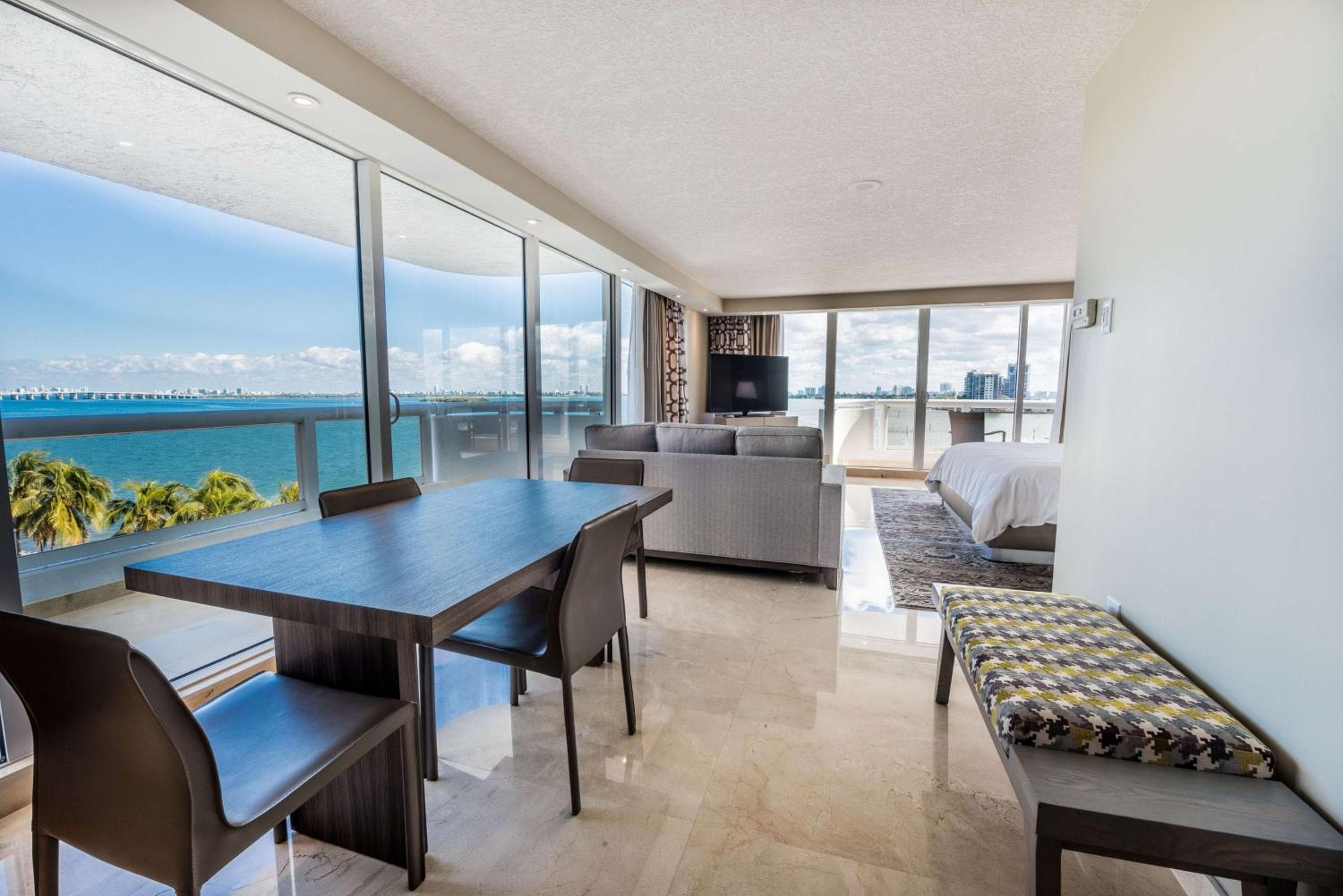 DoubleTree by Hilton Grand Hotel Biscayne Bay — 9