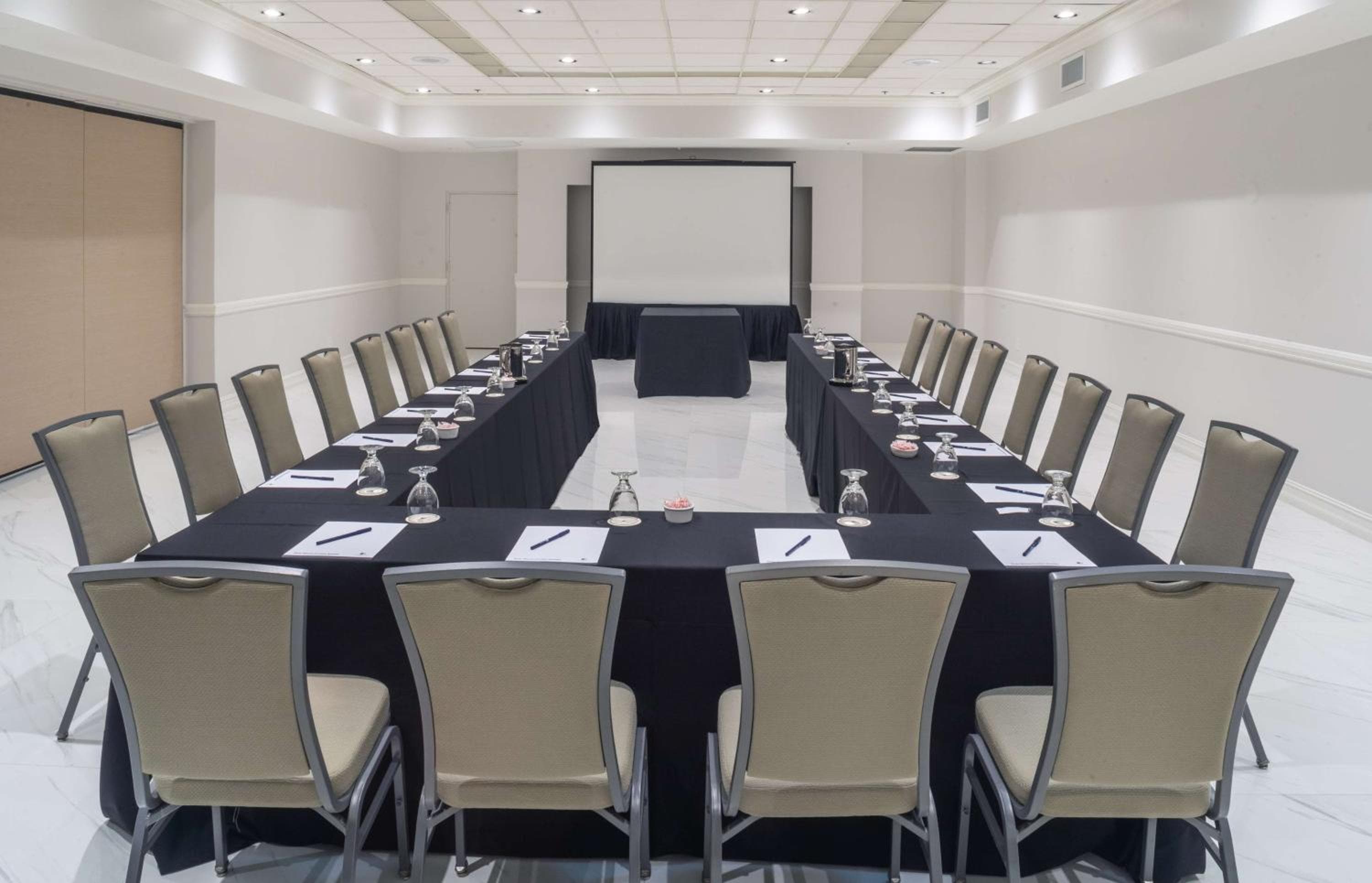 DoubleTree by Hilton Grand Hotel Biscayne Bay — 17