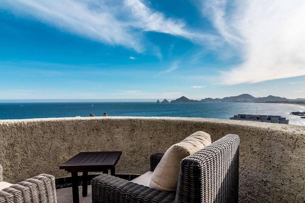 Oceanfront Penthouse, 2 Masters, 2 Baths, kitchen! — 5