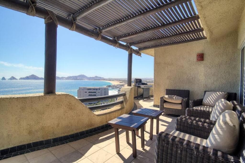 Oceanfront Penthouse, 2 Masters, 2 Baths, kitchen! — 2