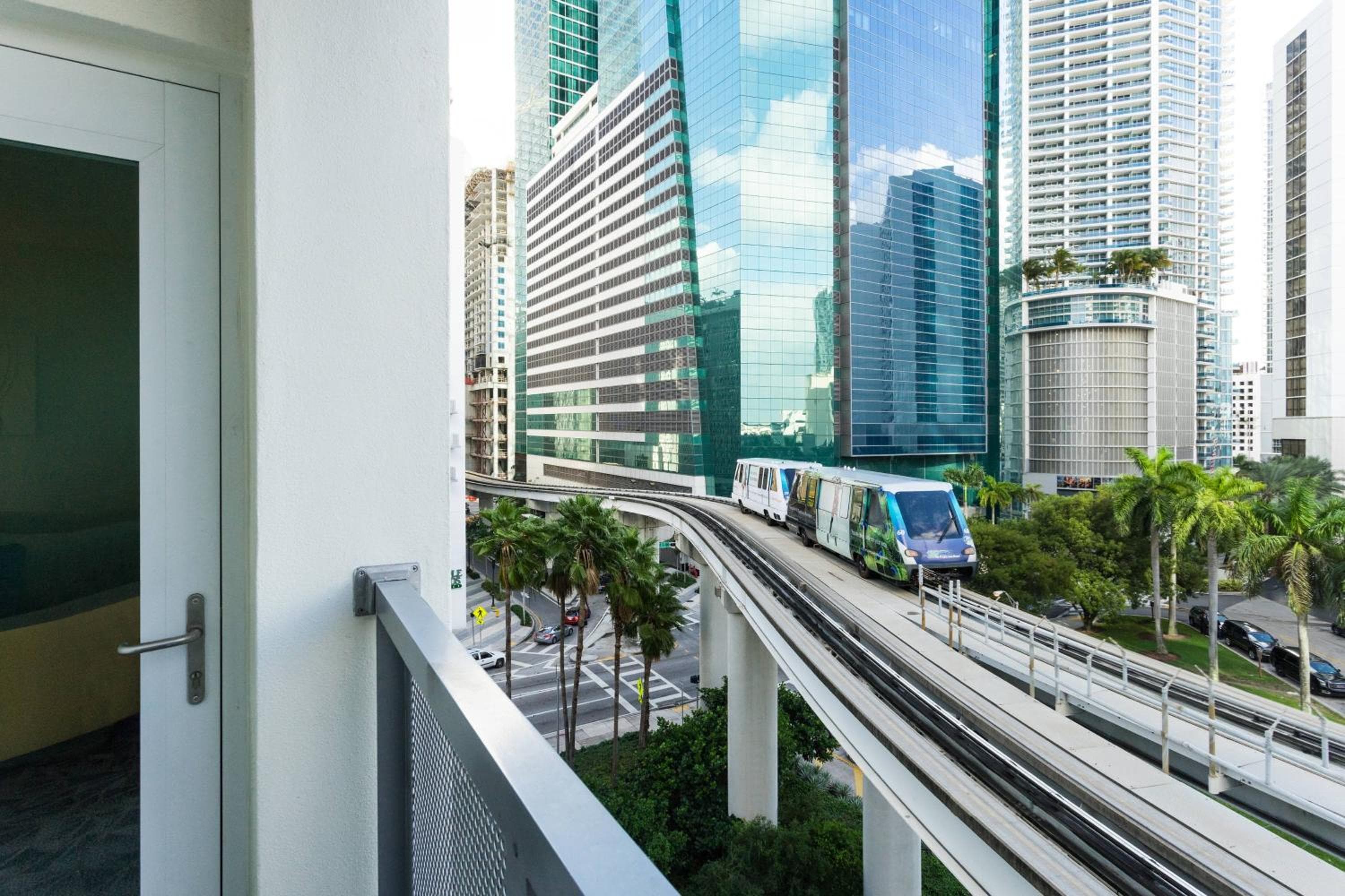 Courtyard Miami Downtown Brickell Area — 12