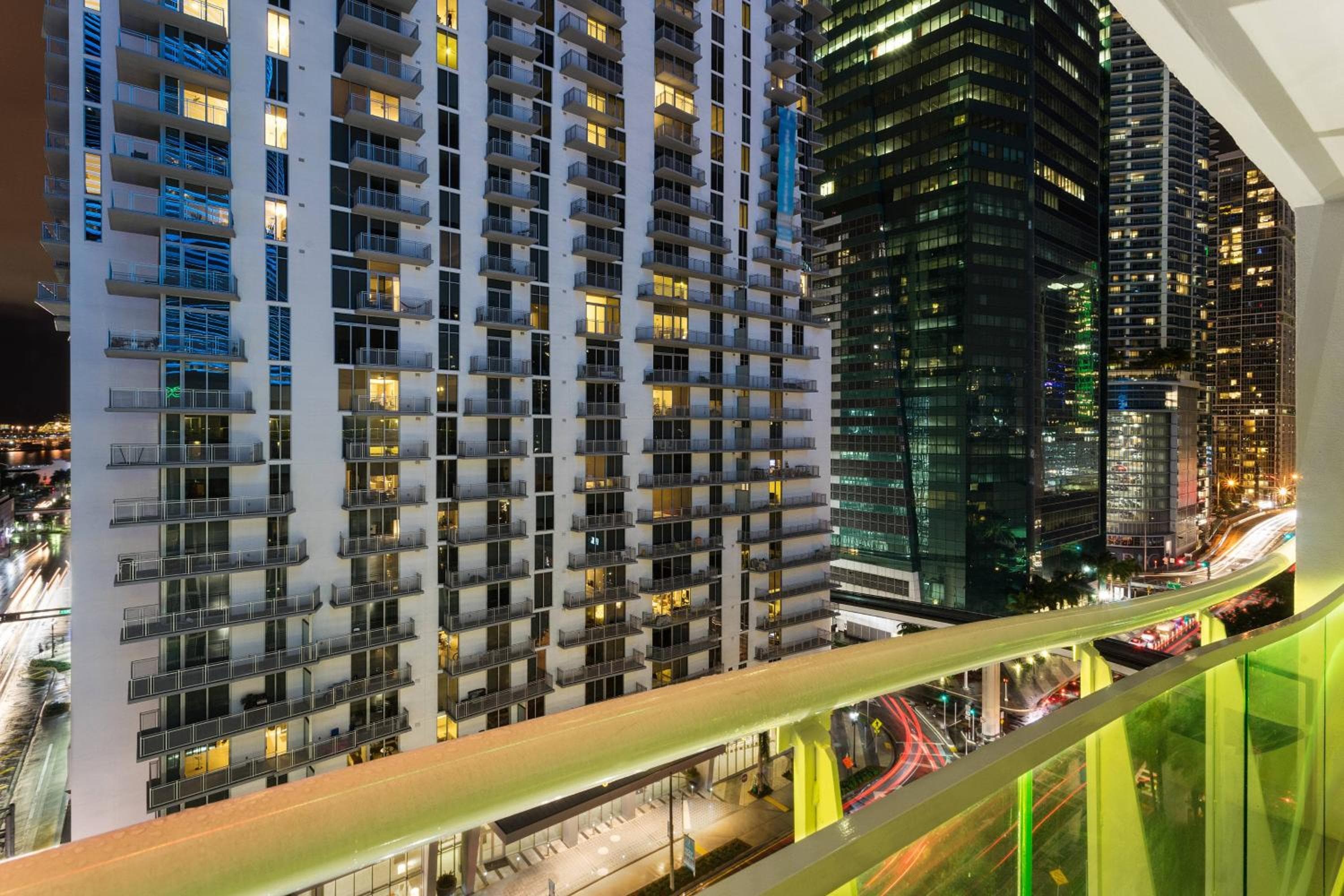 Courtyard Miami Downtown Brickell Area — 9