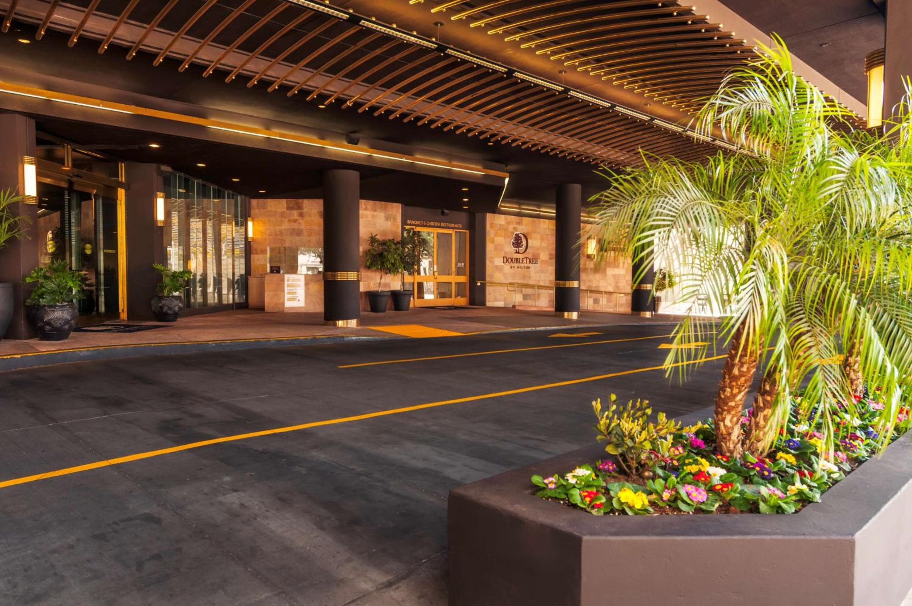 Doubletree by Hilton Los Angeles Downtown — 8
