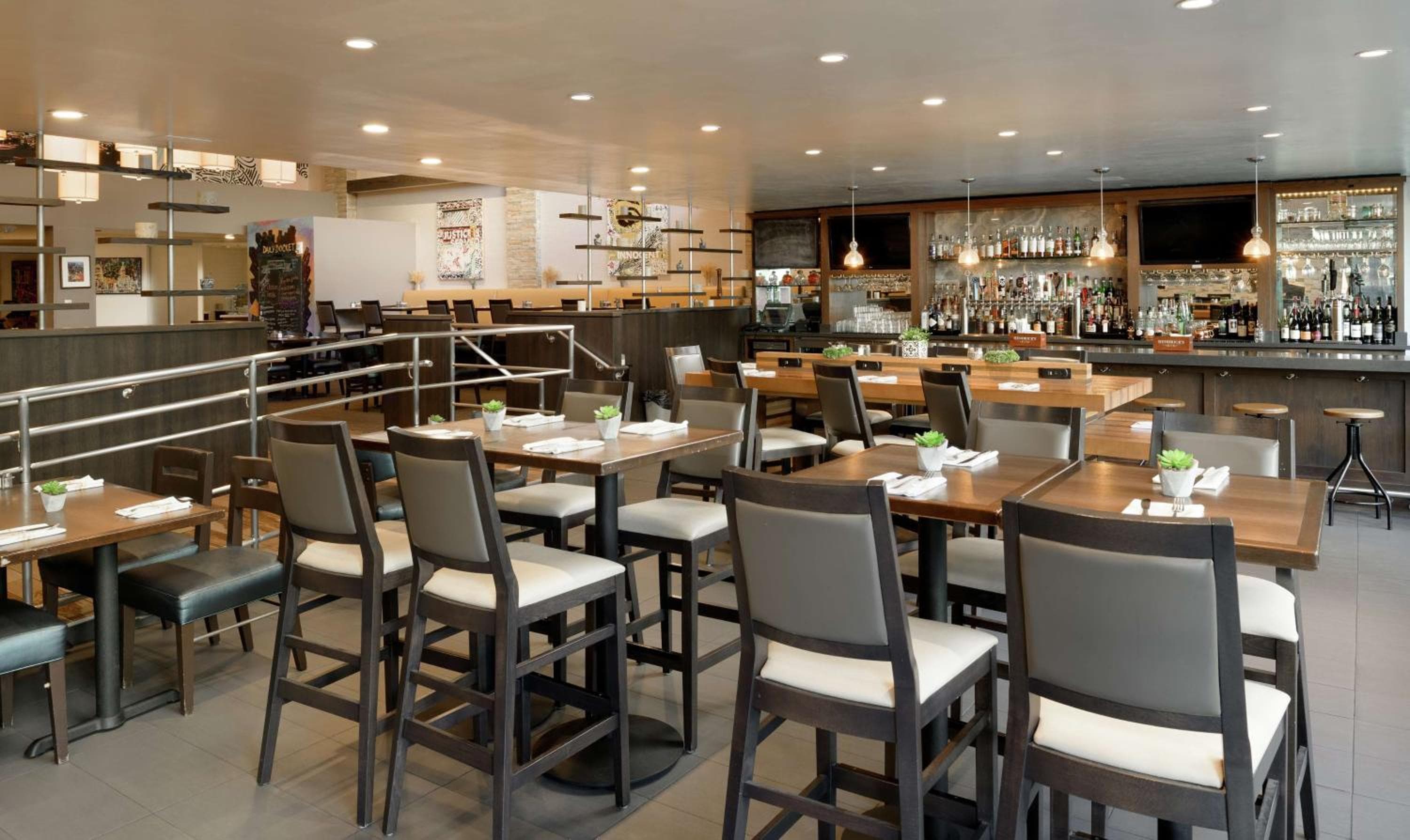 Doubletree by Hilton Los Angeles Downtown — 2