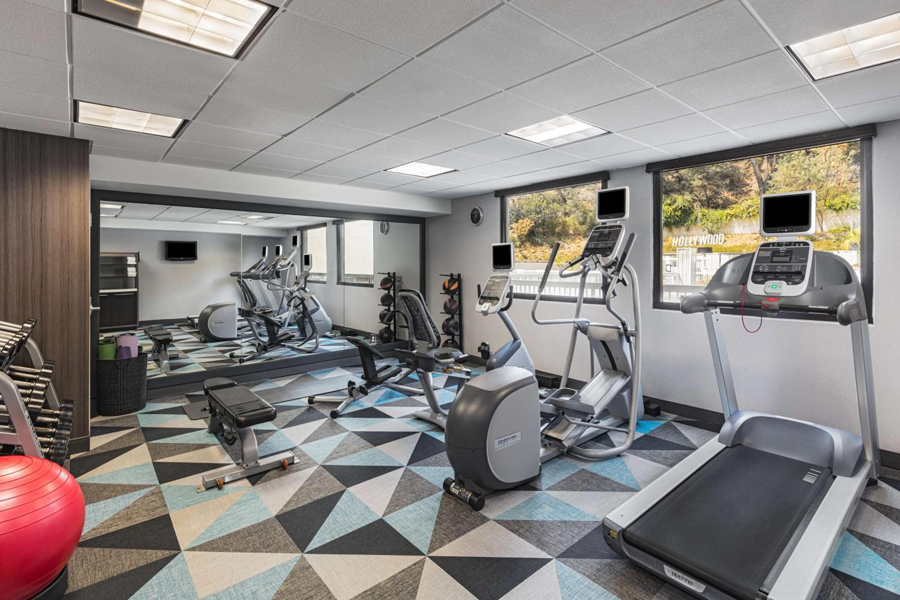 Hilton Garden Inn Los Angeles / Hollywood — 16