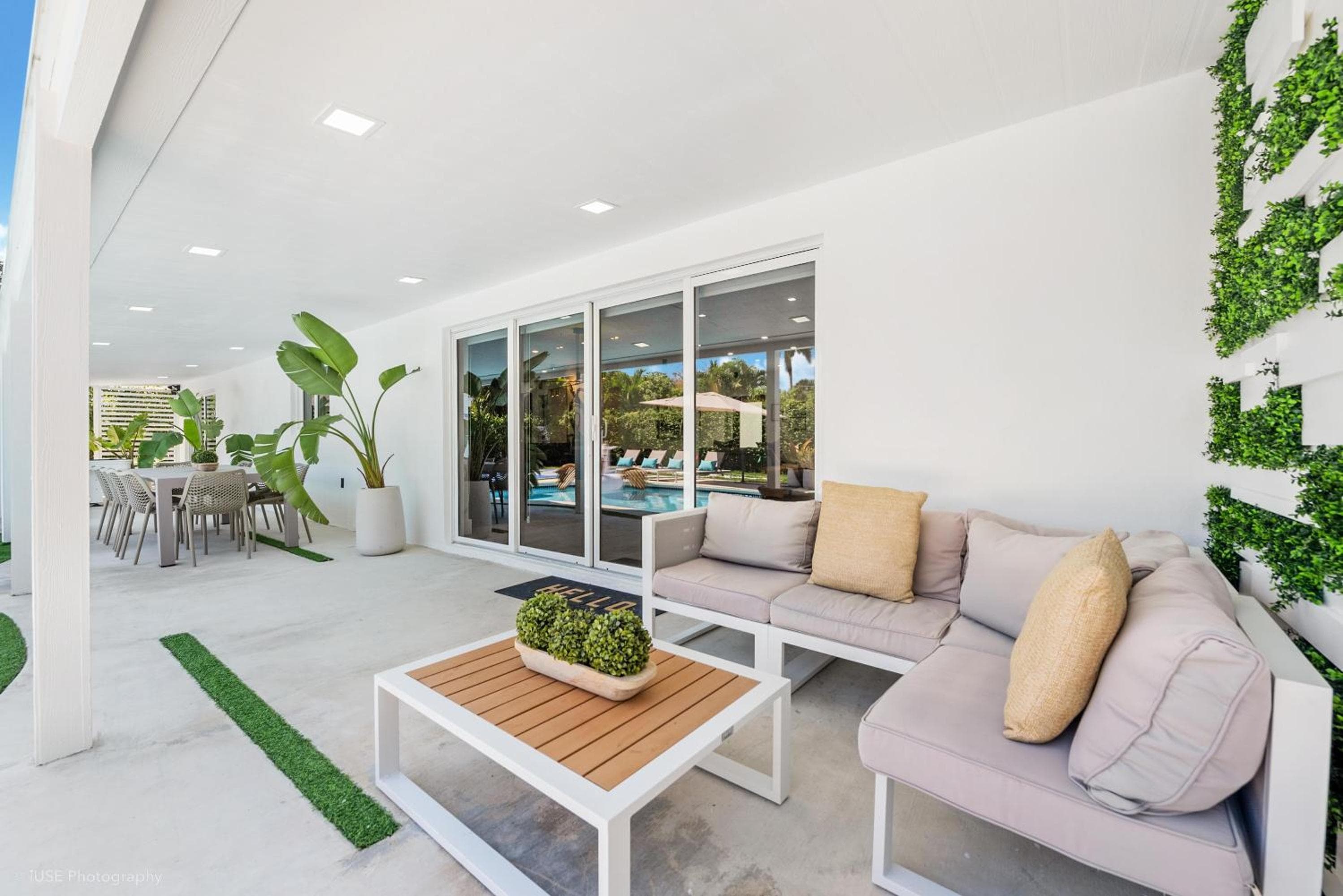 Miami Paradise — 6