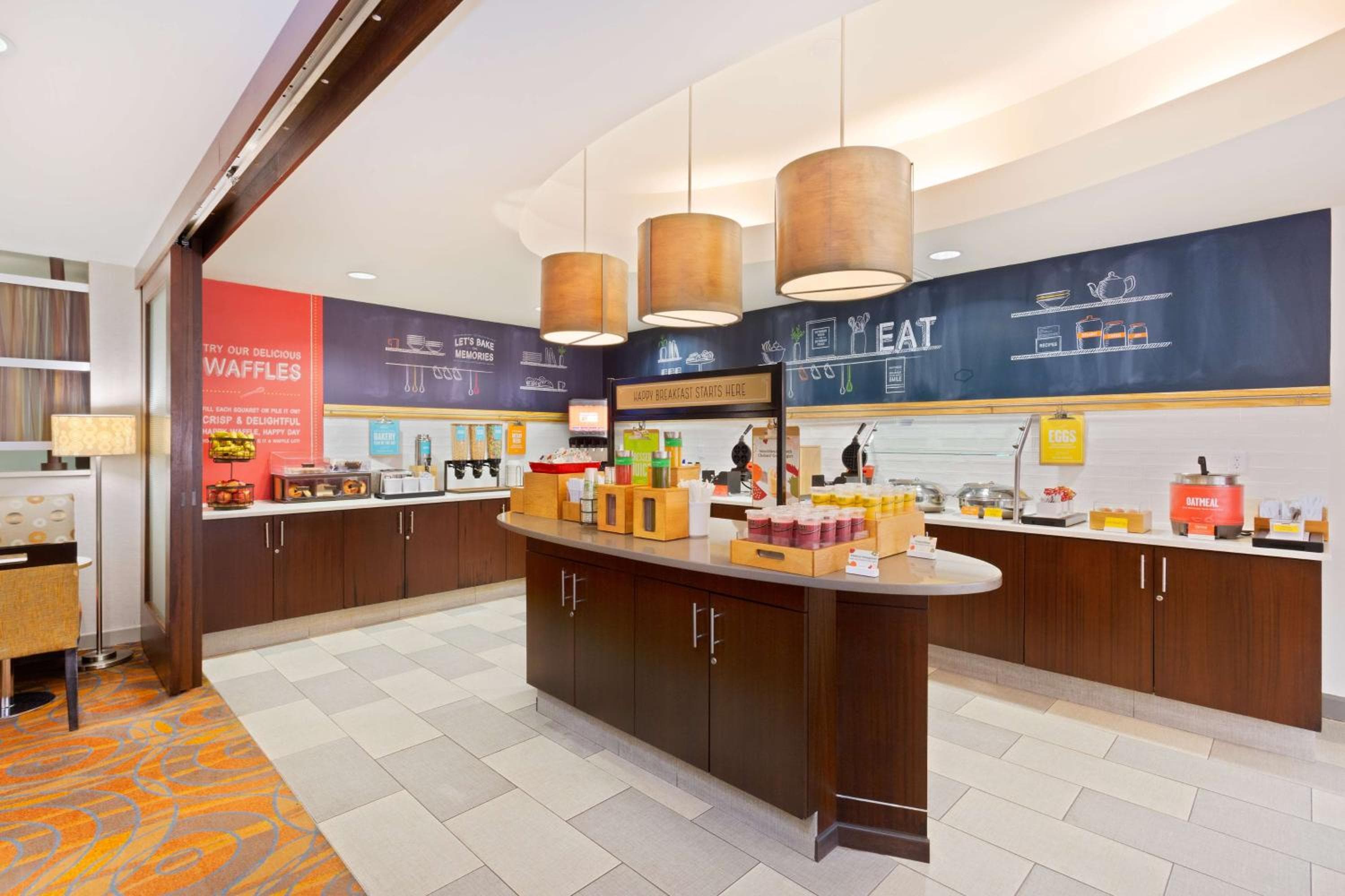 Hampton Inn Orlando-International Airport — 11