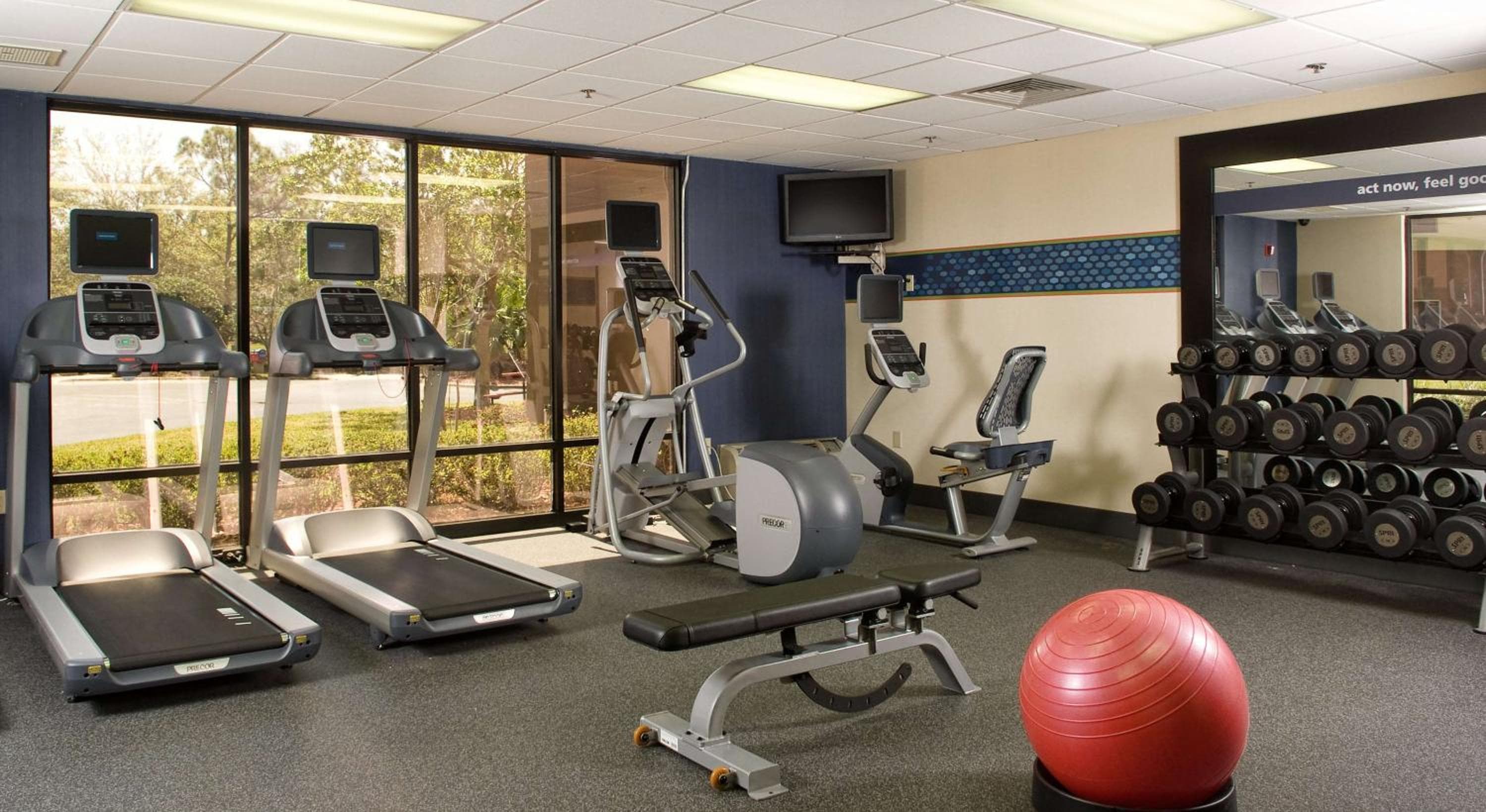 Hampton Inn Orlando-International Airport — 15