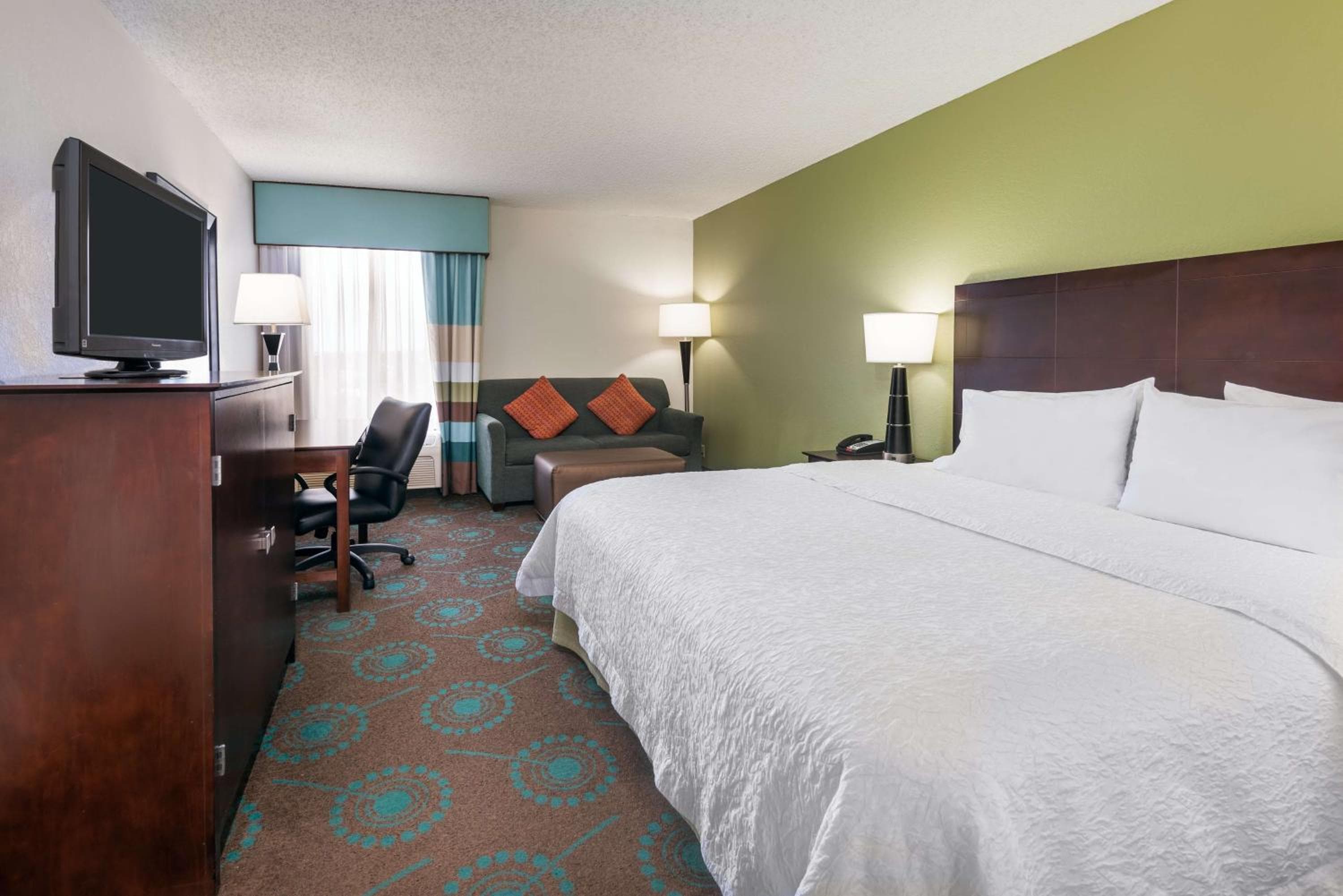 Hampton Inn Orlando-International Airport — 23
