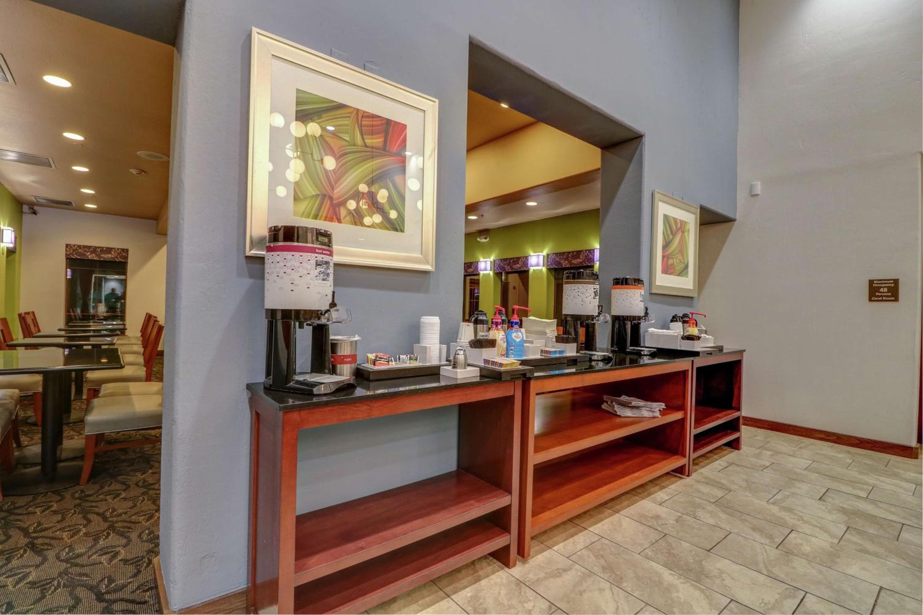 Hampton Inn Tropicana — 8