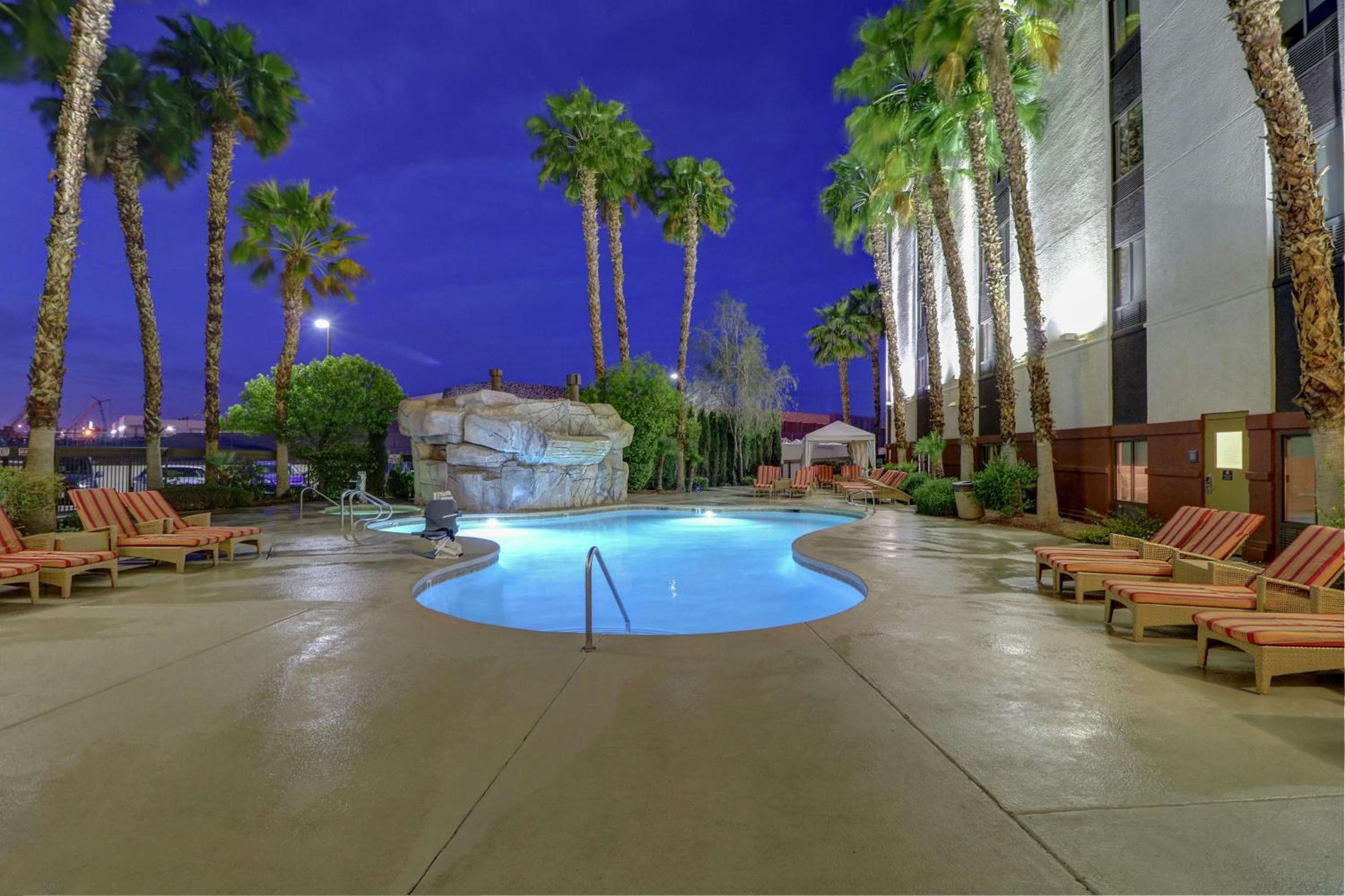 Hampton Inn Tropicana — 12
