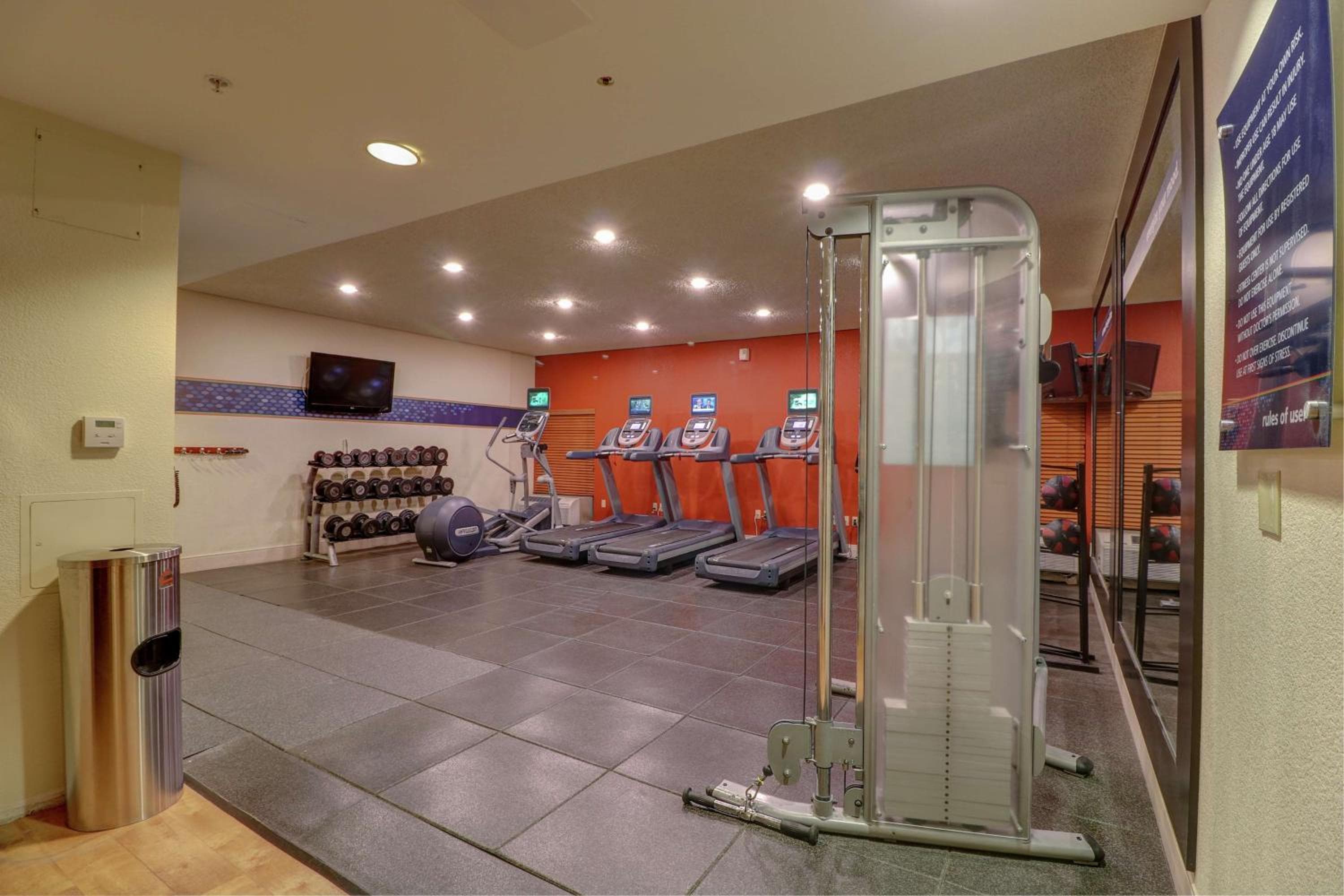 Hampton Inn Tropicana — 20