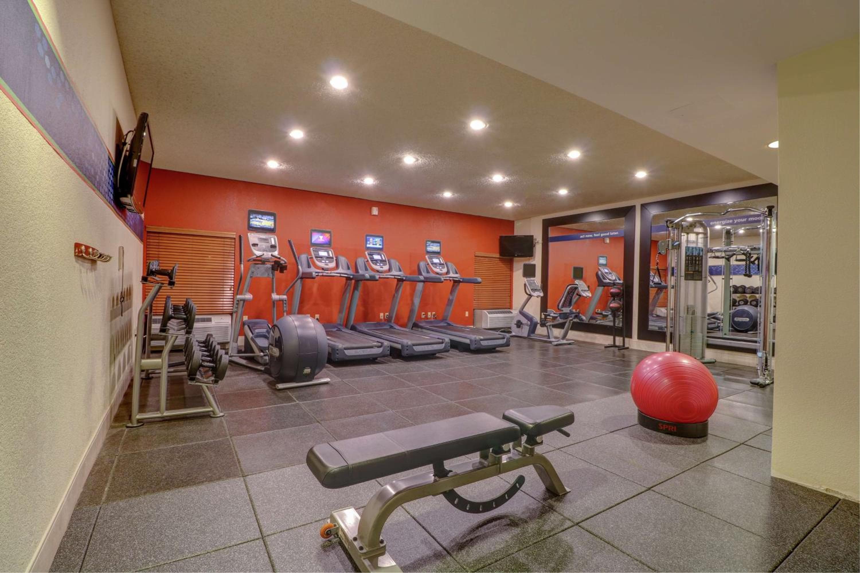 Hampton Inn Tropicana — 21