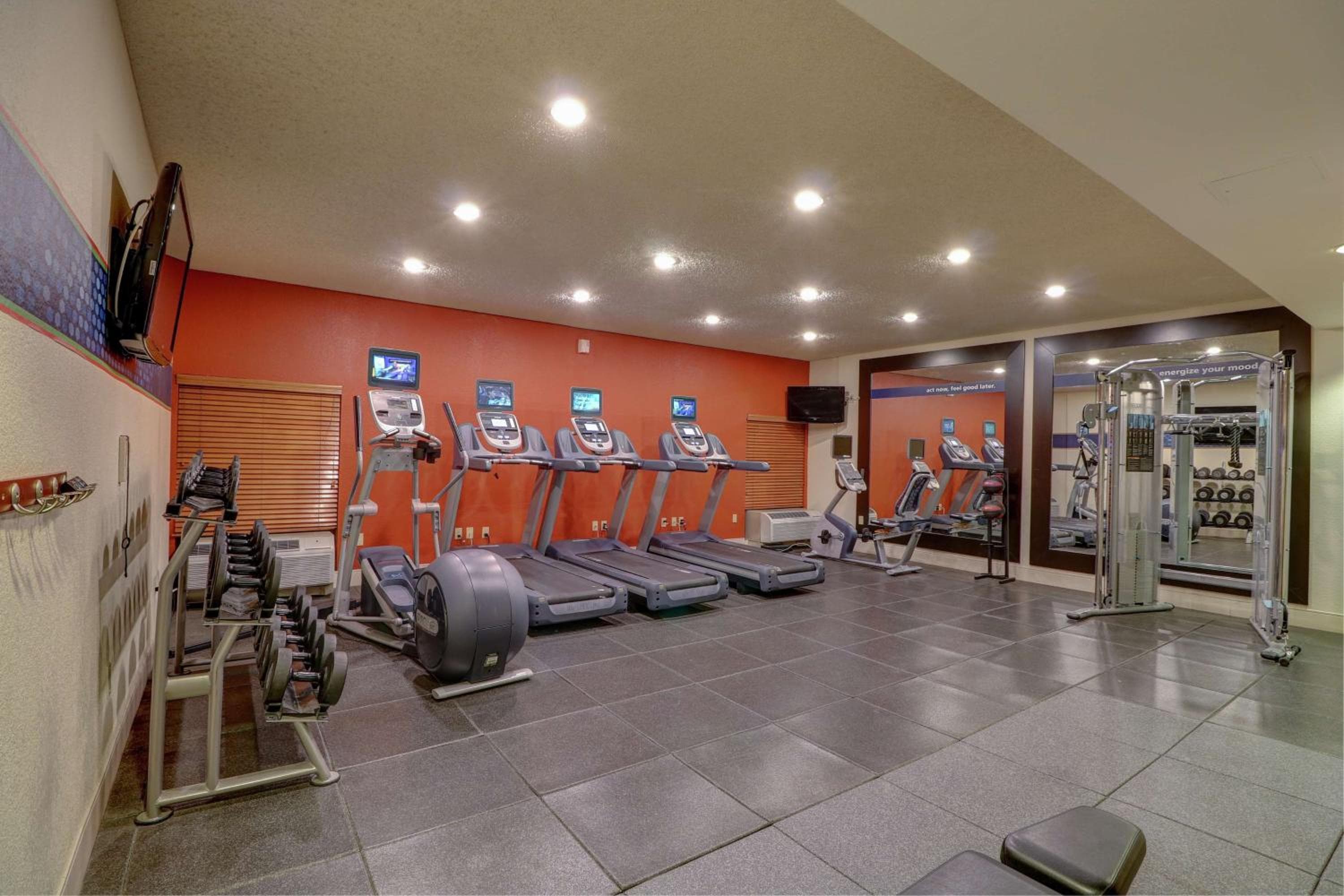 Hampton Inn Tropicana — 19