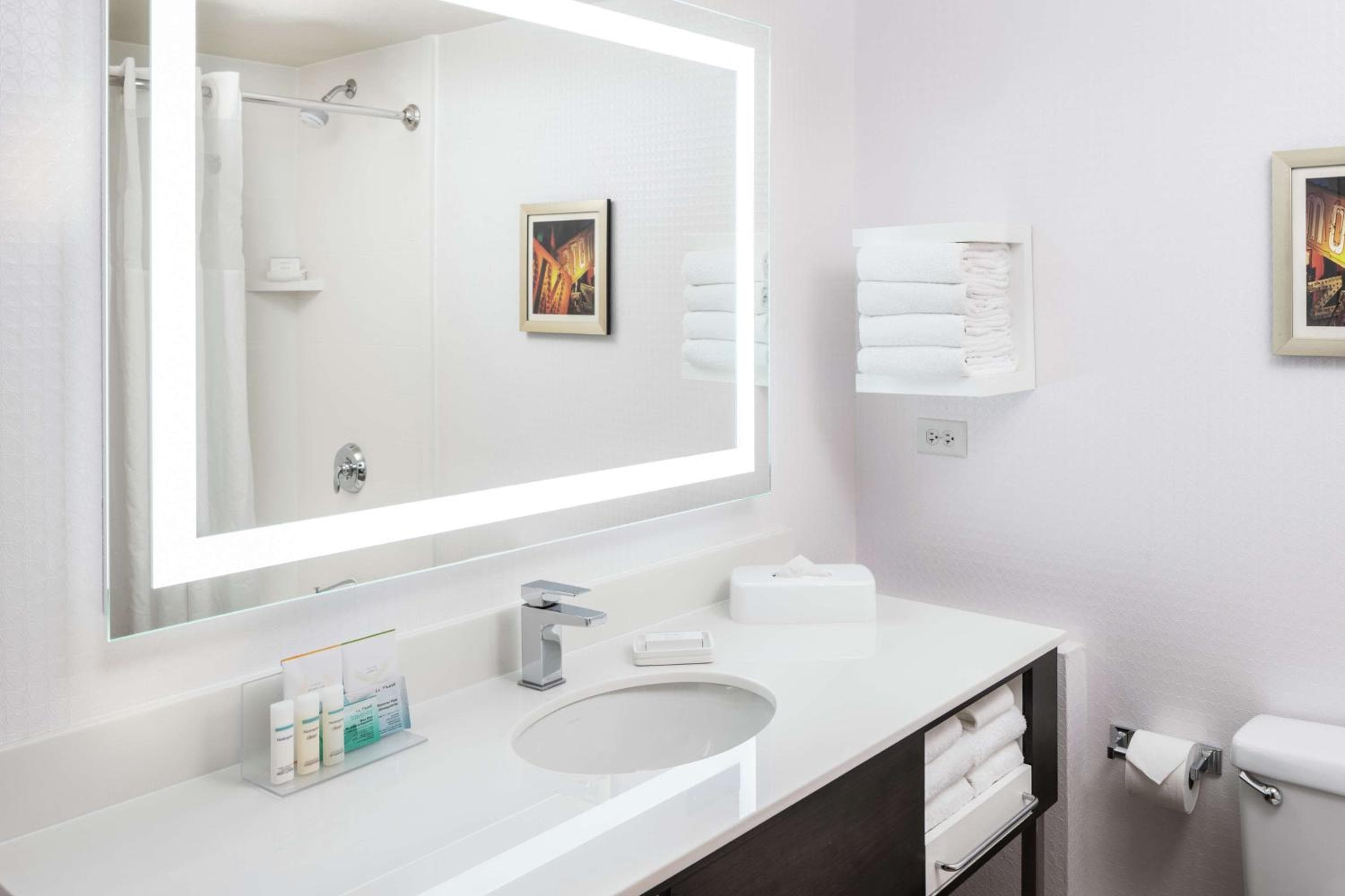Hampton Inn Tropicana — 23