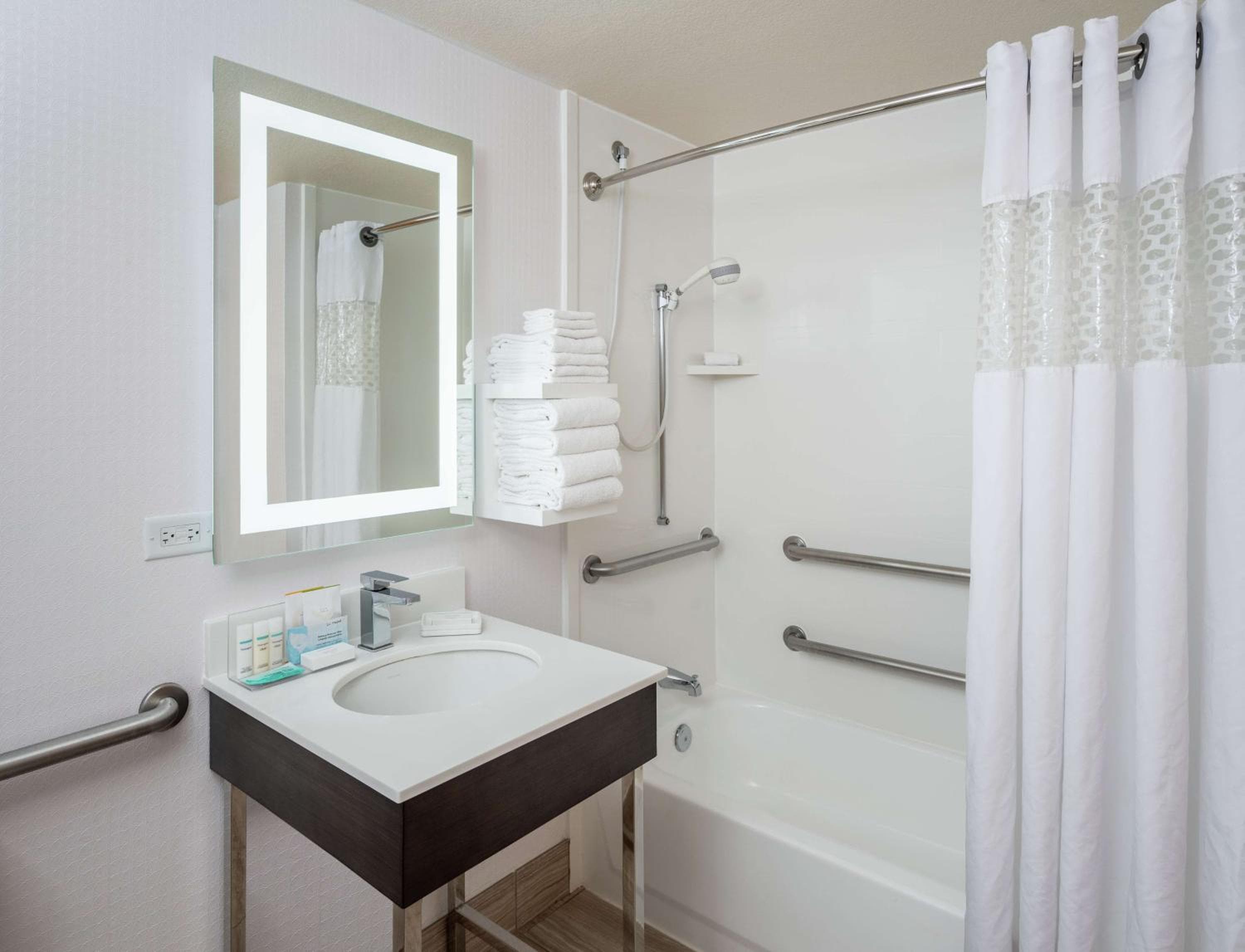 Hampton Inn Tropicana — 28
