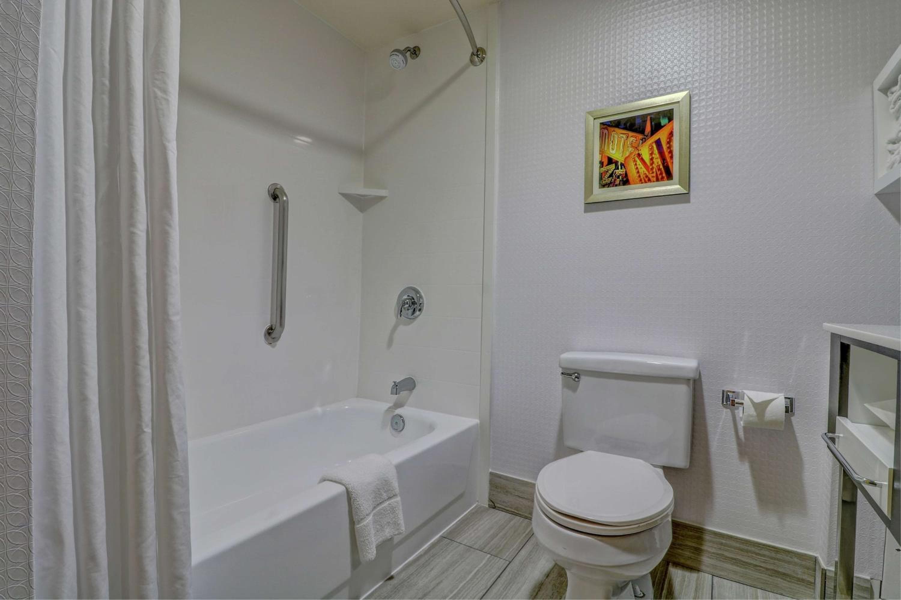 Hampton Inn Tropicana — 30