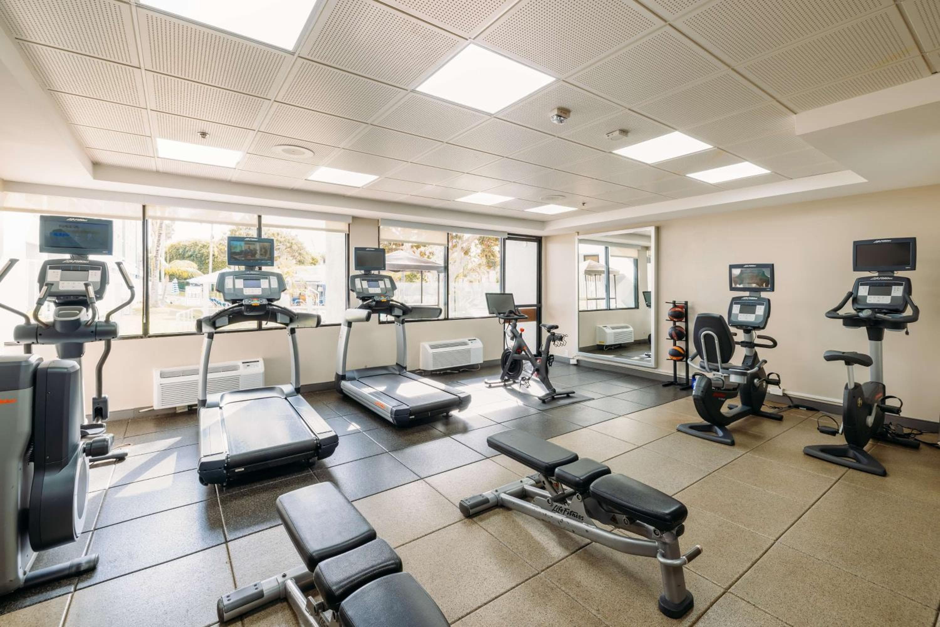 Hotel MDR Marina del Rey- un DoubleTree by Hilton — 29