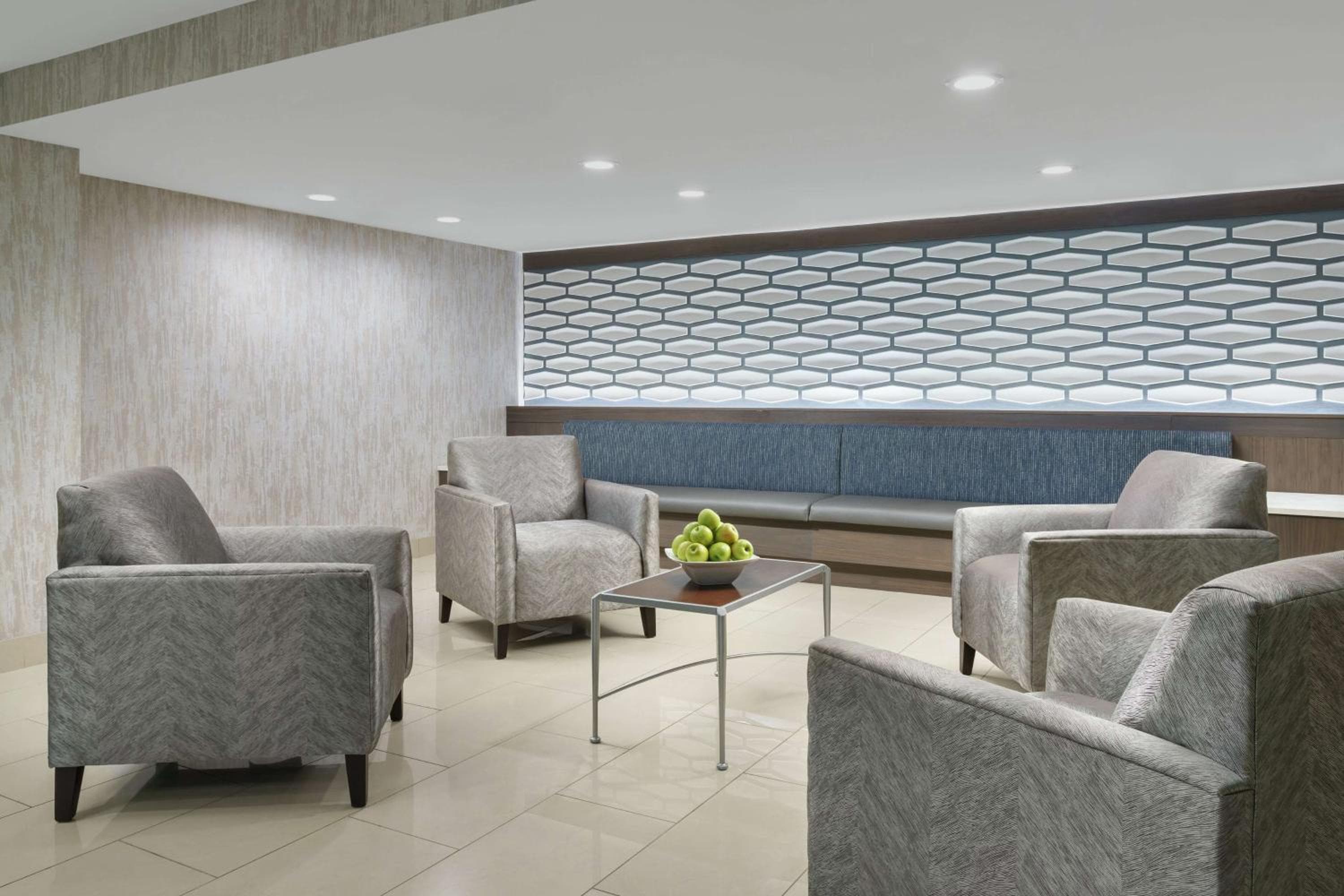 DoubleTree by Hilton Orlando Airport Hotel — 3