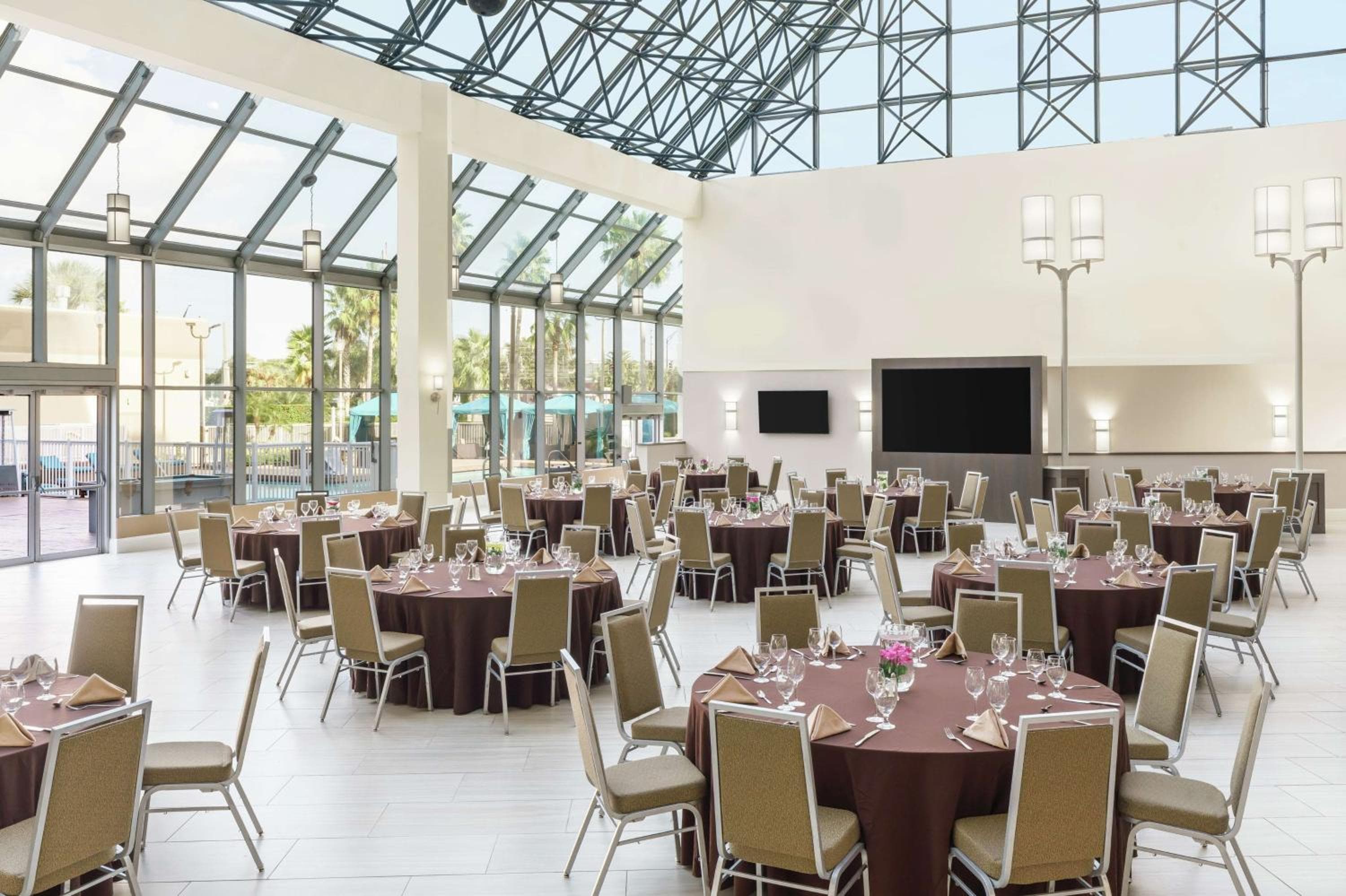 DoubleTree by Hilton Orlando Airport Hotel — 4