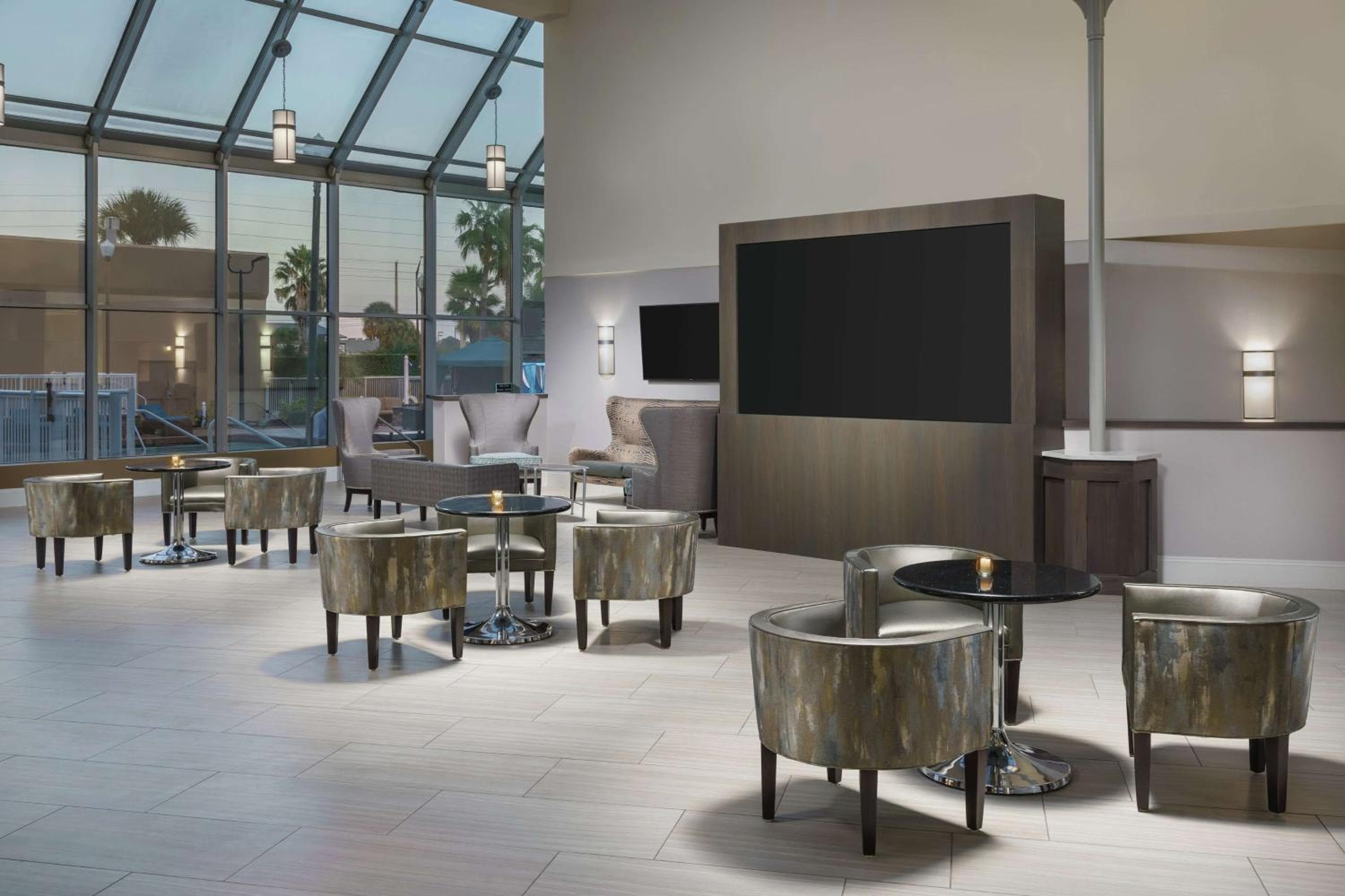 DoubleTree by Hilton Orlando Airport Hotel — 7
