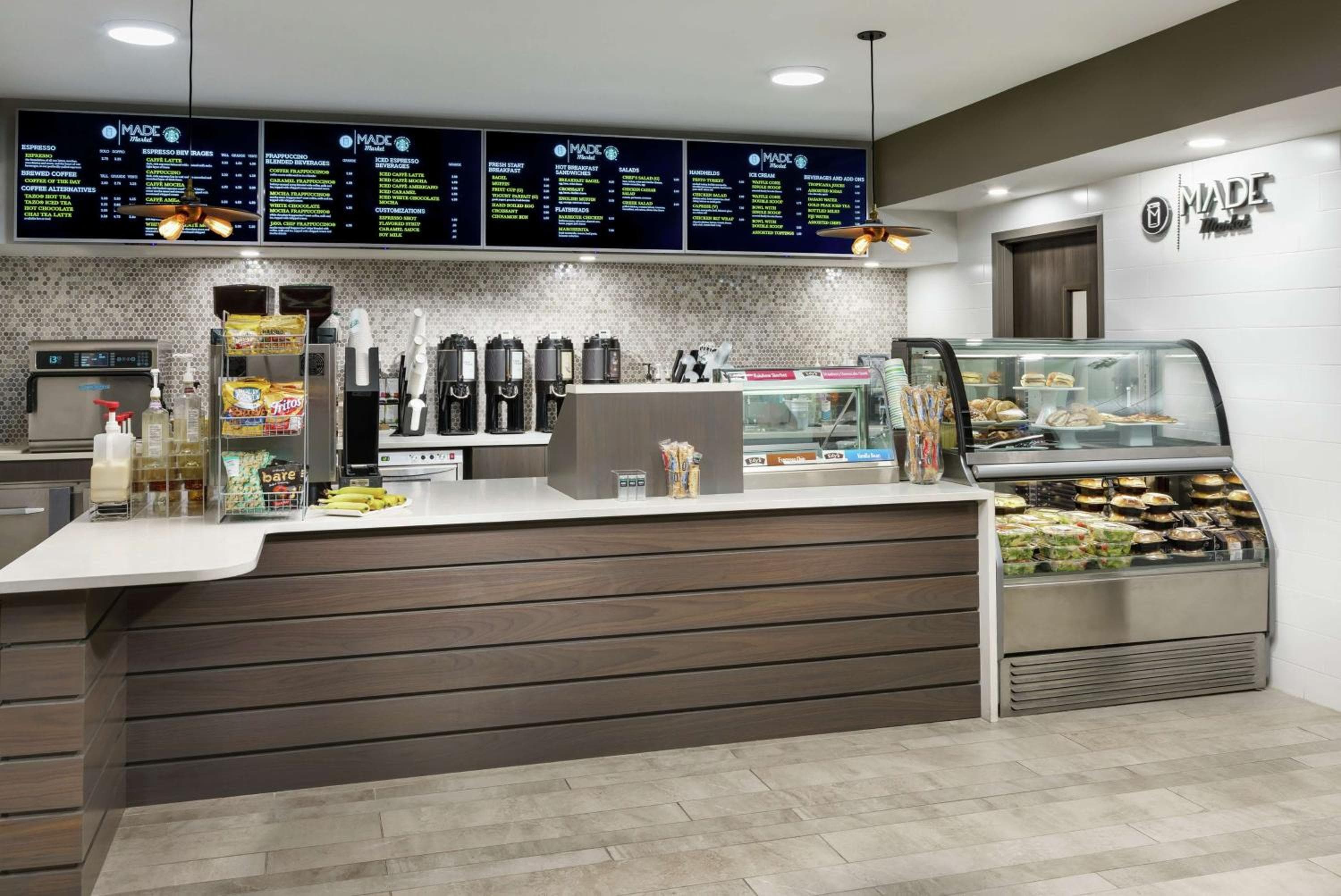 DoubleTree by Hilton Orlando Airport Hotel — 10