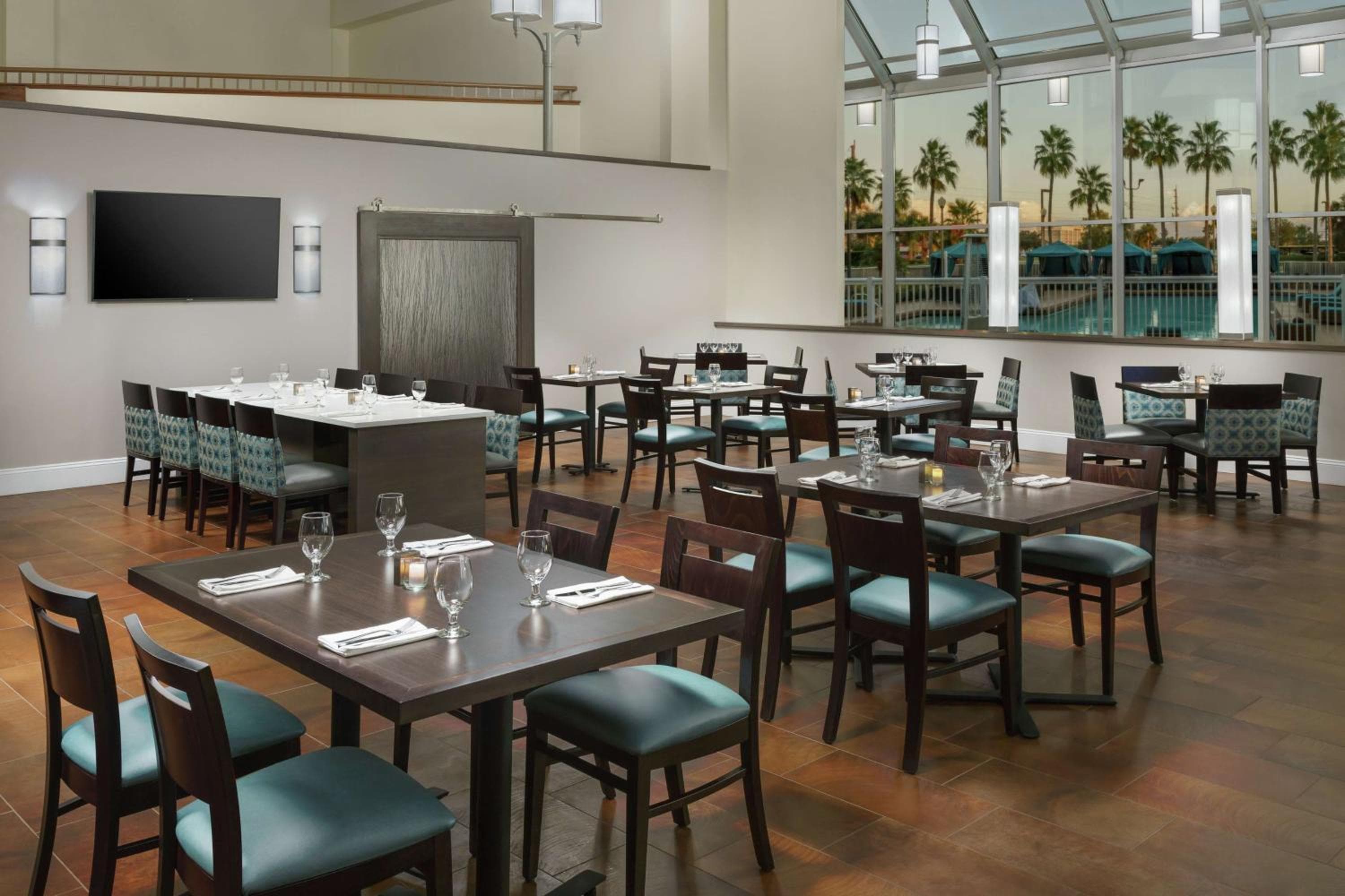 DoubleTree by Hilton Orlando Airport Hotel — 12