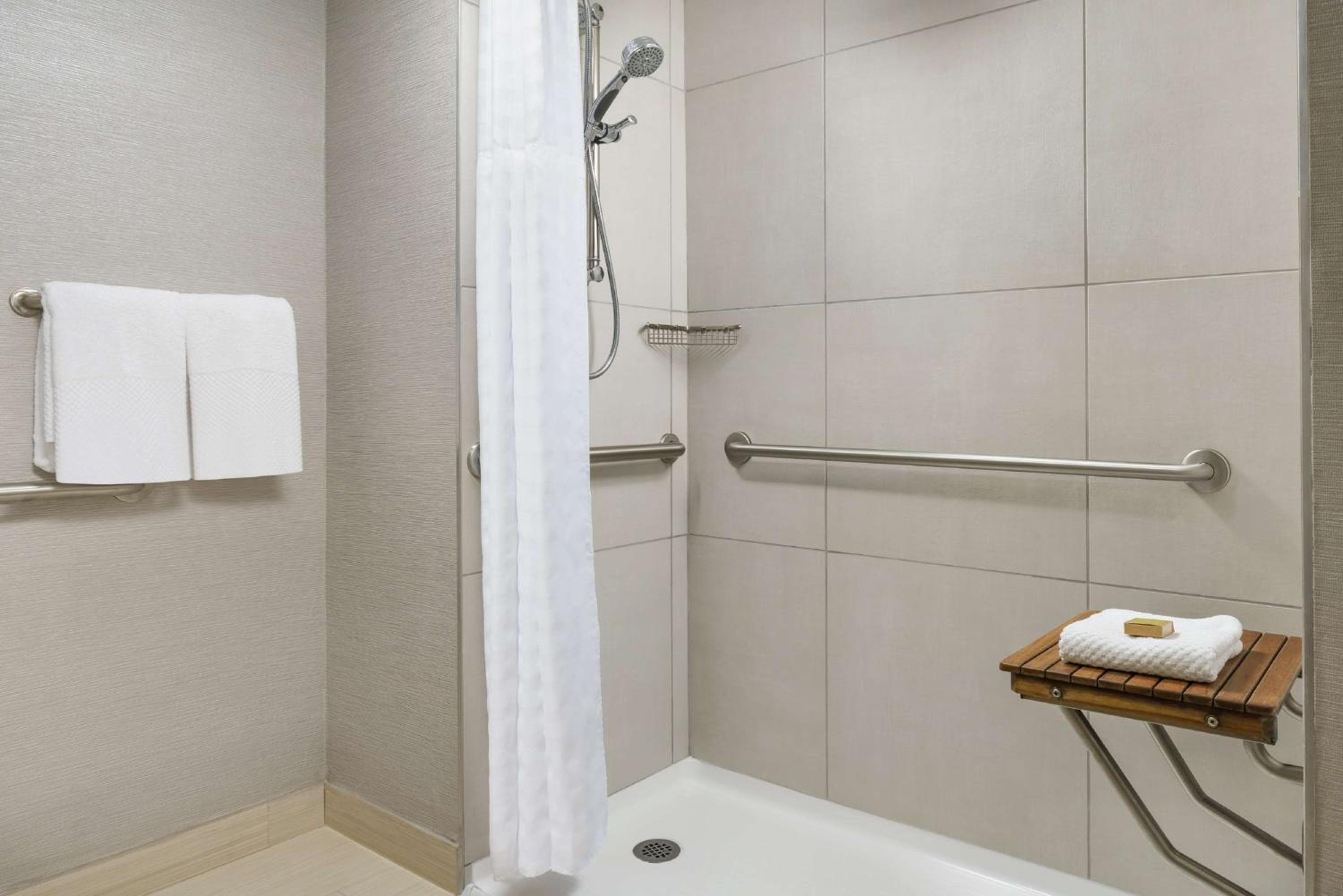DoubleTree by Hilton Orlando Airport Hotel — 24