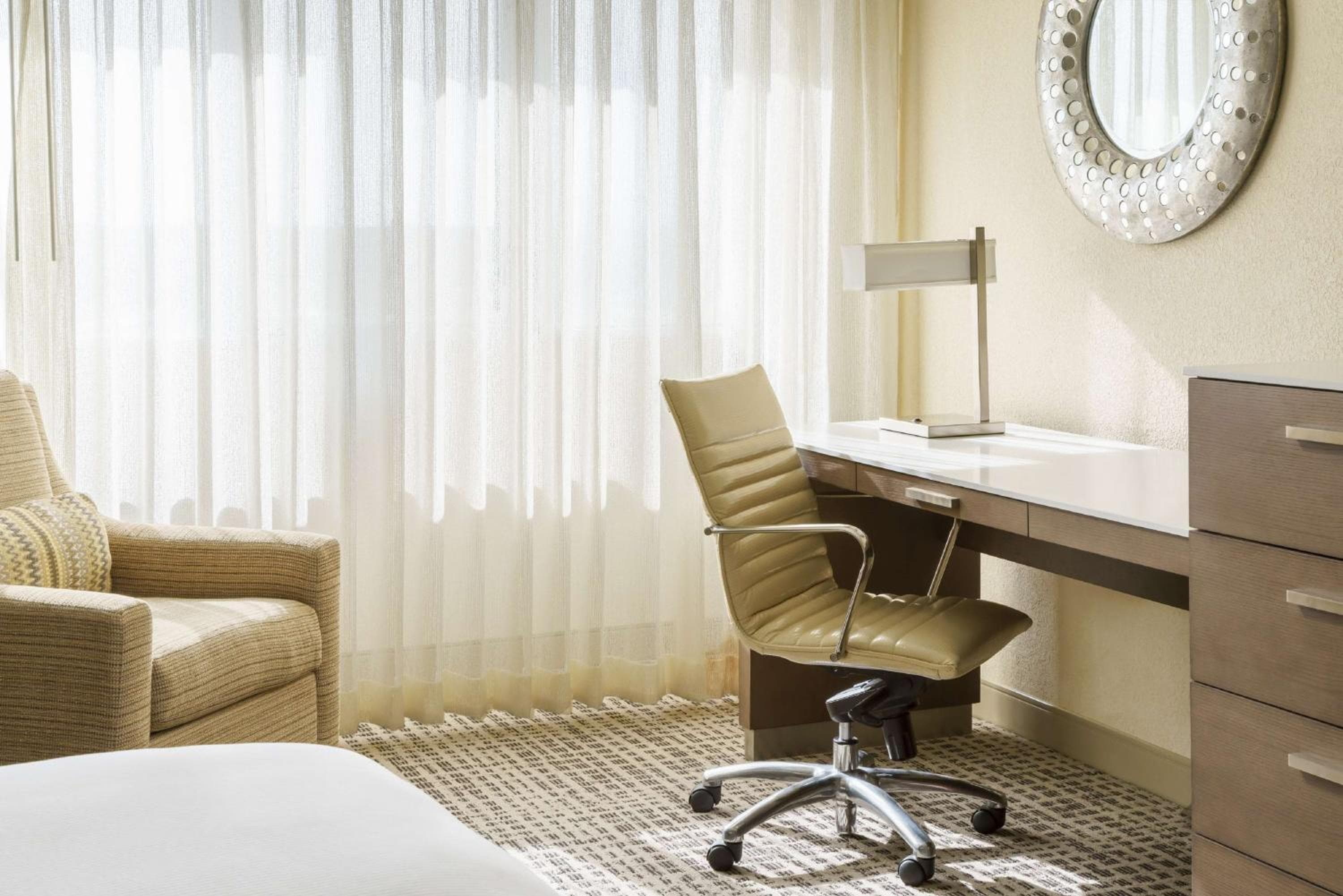DoubleTree by Hilton Orlando Airport Hotel — 26