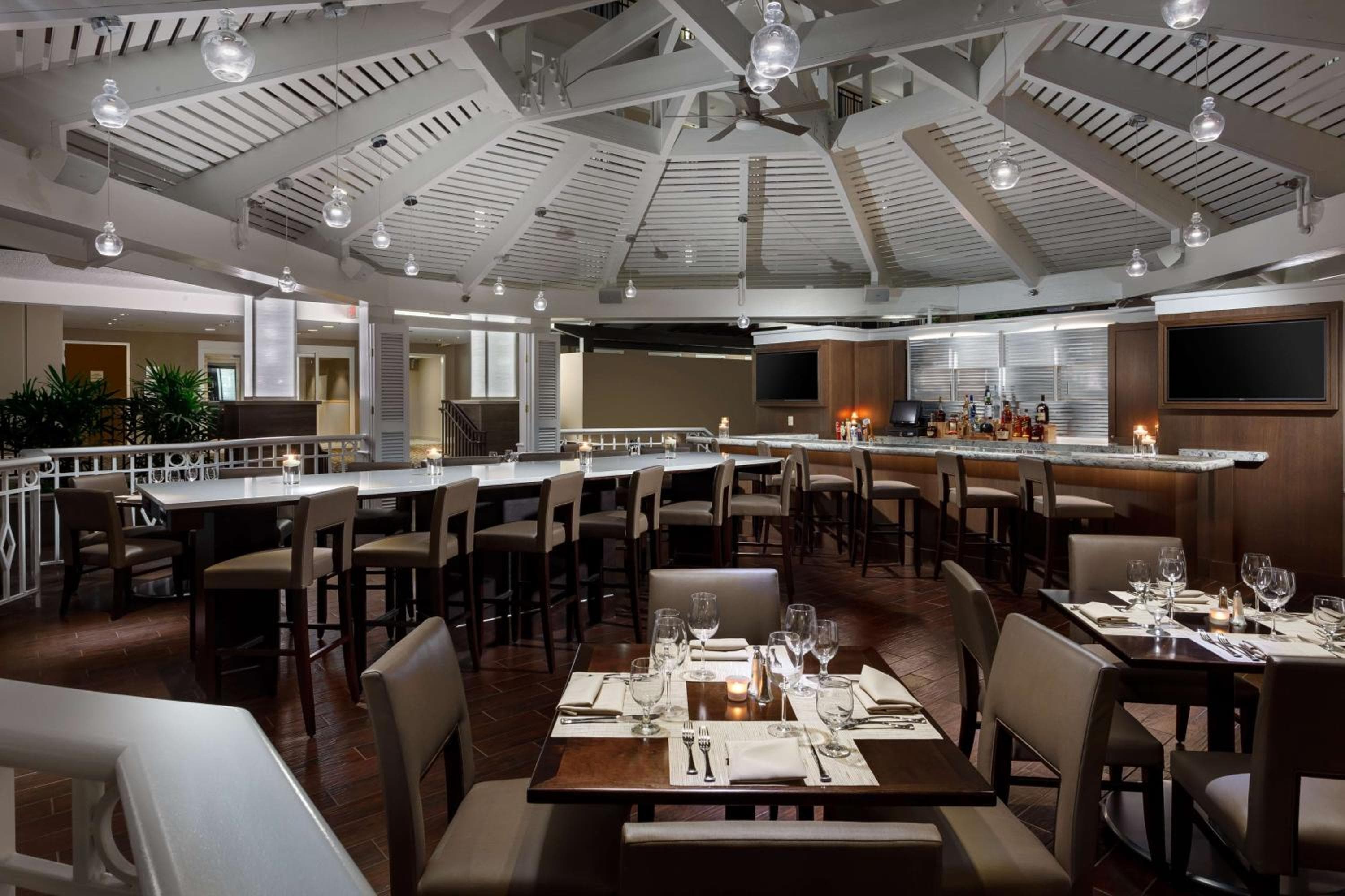 Embassy Suites by Hilton Orlando Lake Buena Vista Resort — 16
