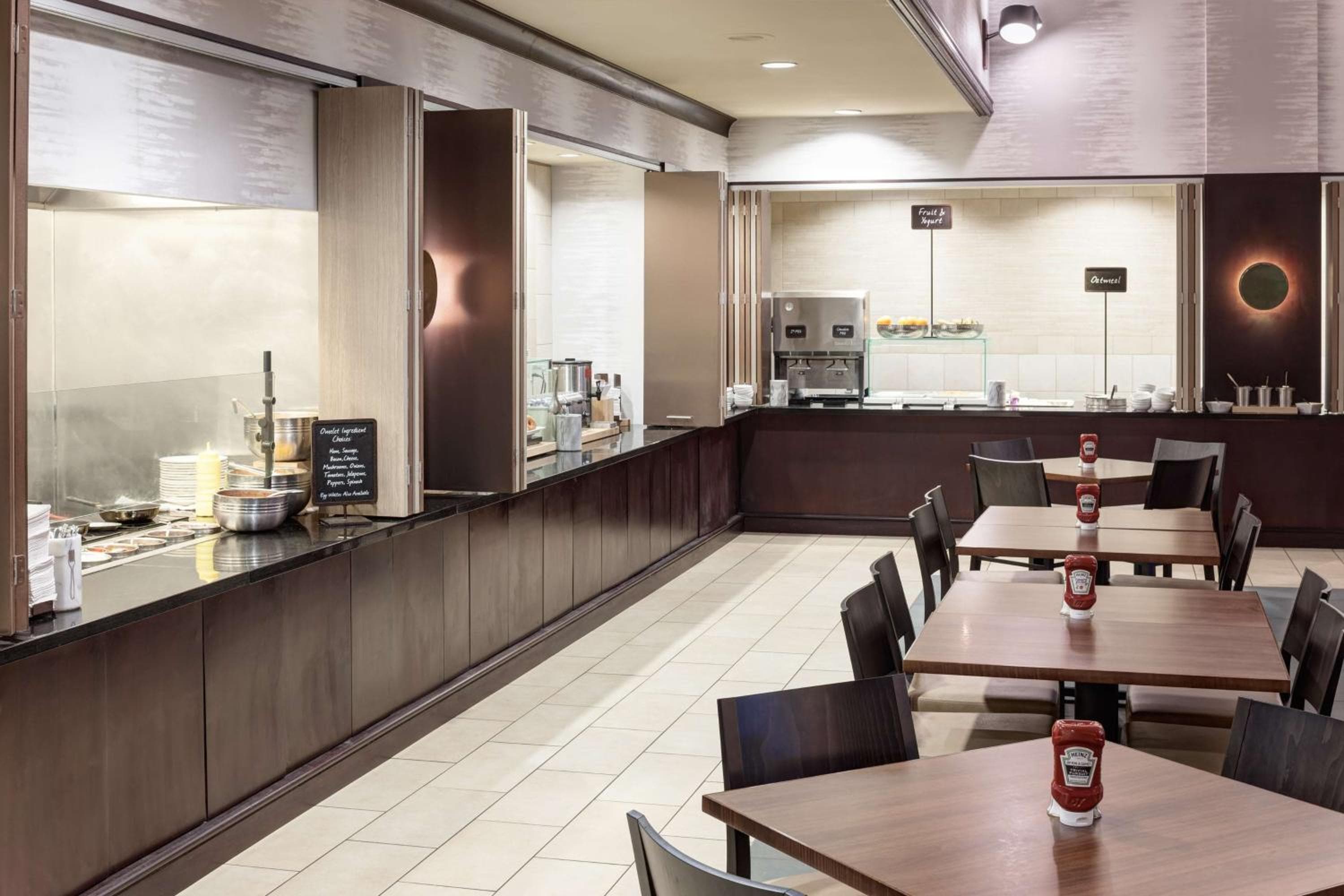 Embassy Suites by Hilton Tampa-Brandon — 8