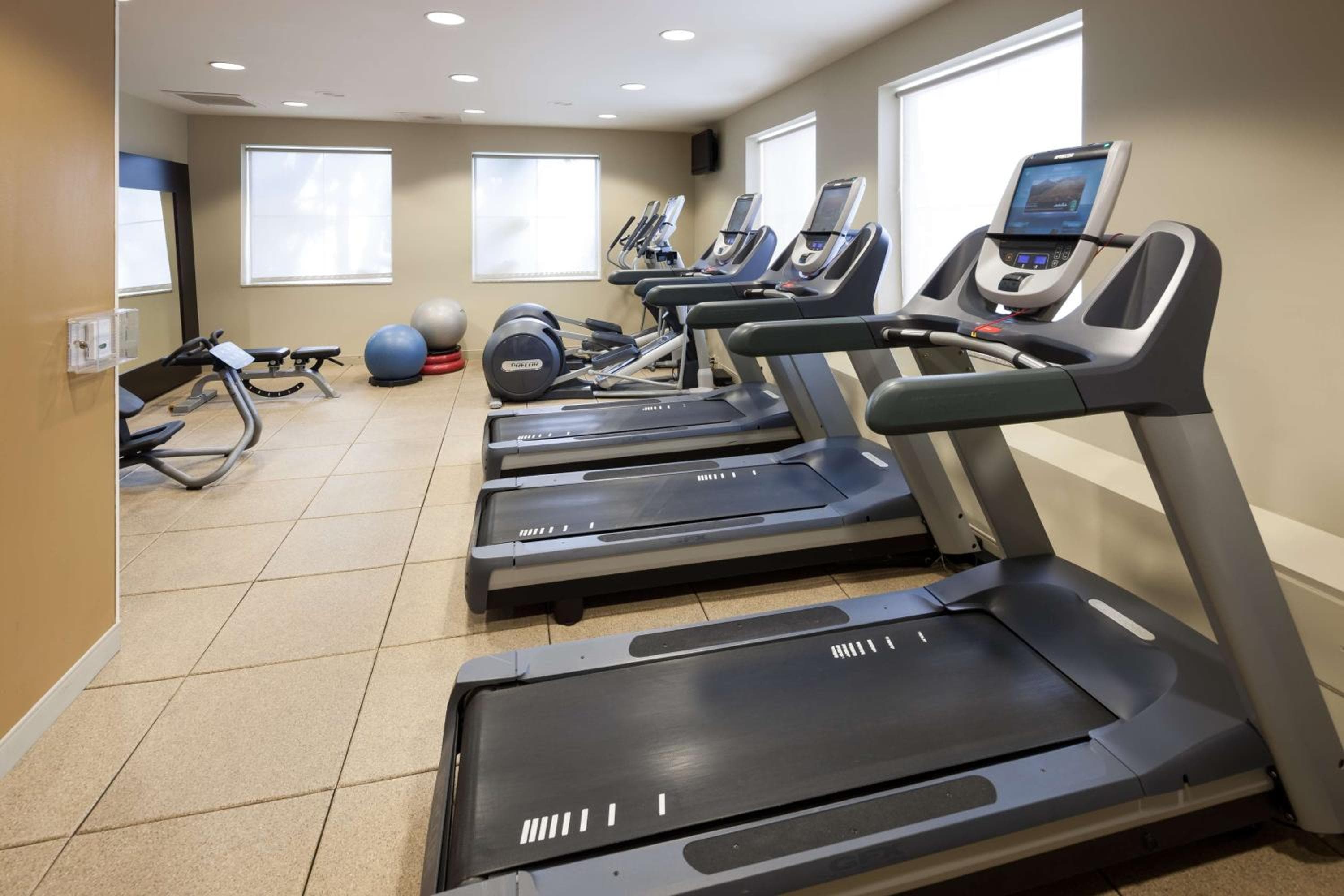 Embassy Suites by Hilton Tampa-Brandon — 10