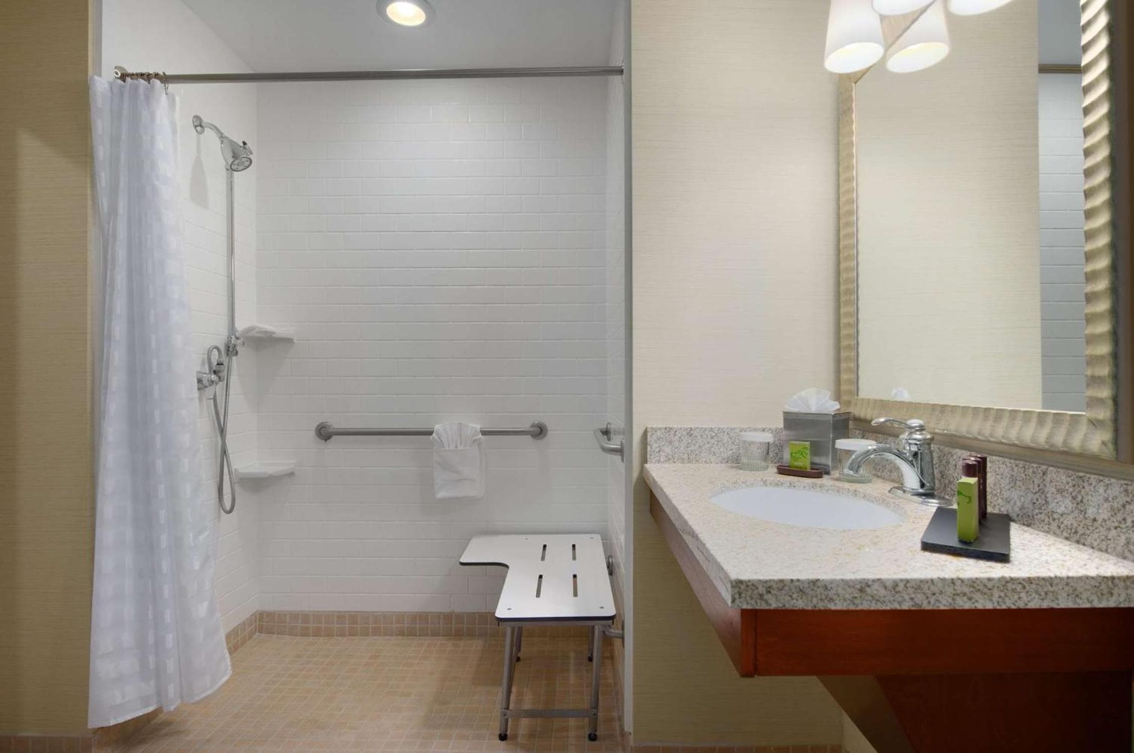 Embassy Suites by Hilton Tampa-Brandon — 13