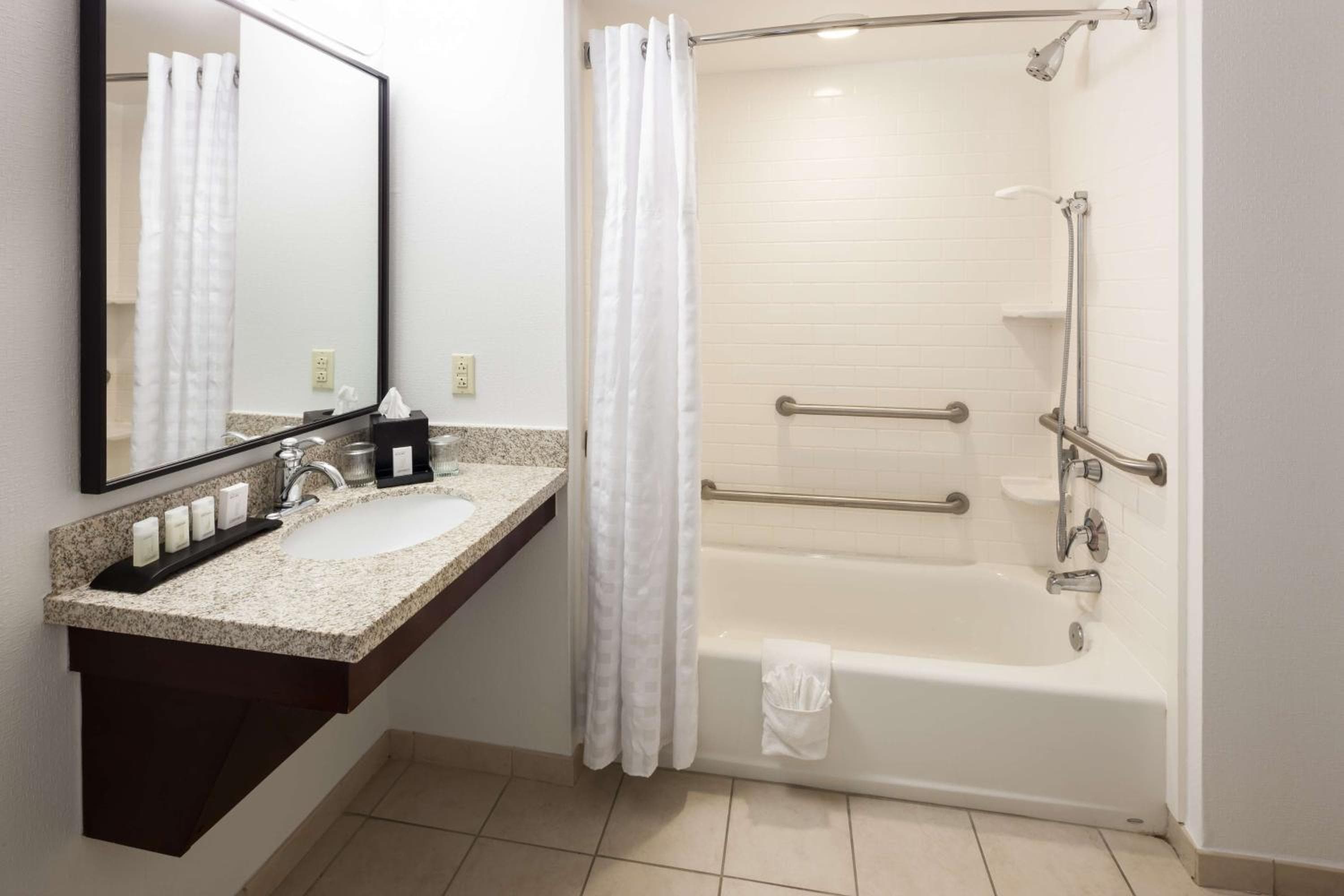 Embassy Suites by Hilton Tampa-Brandon — 17