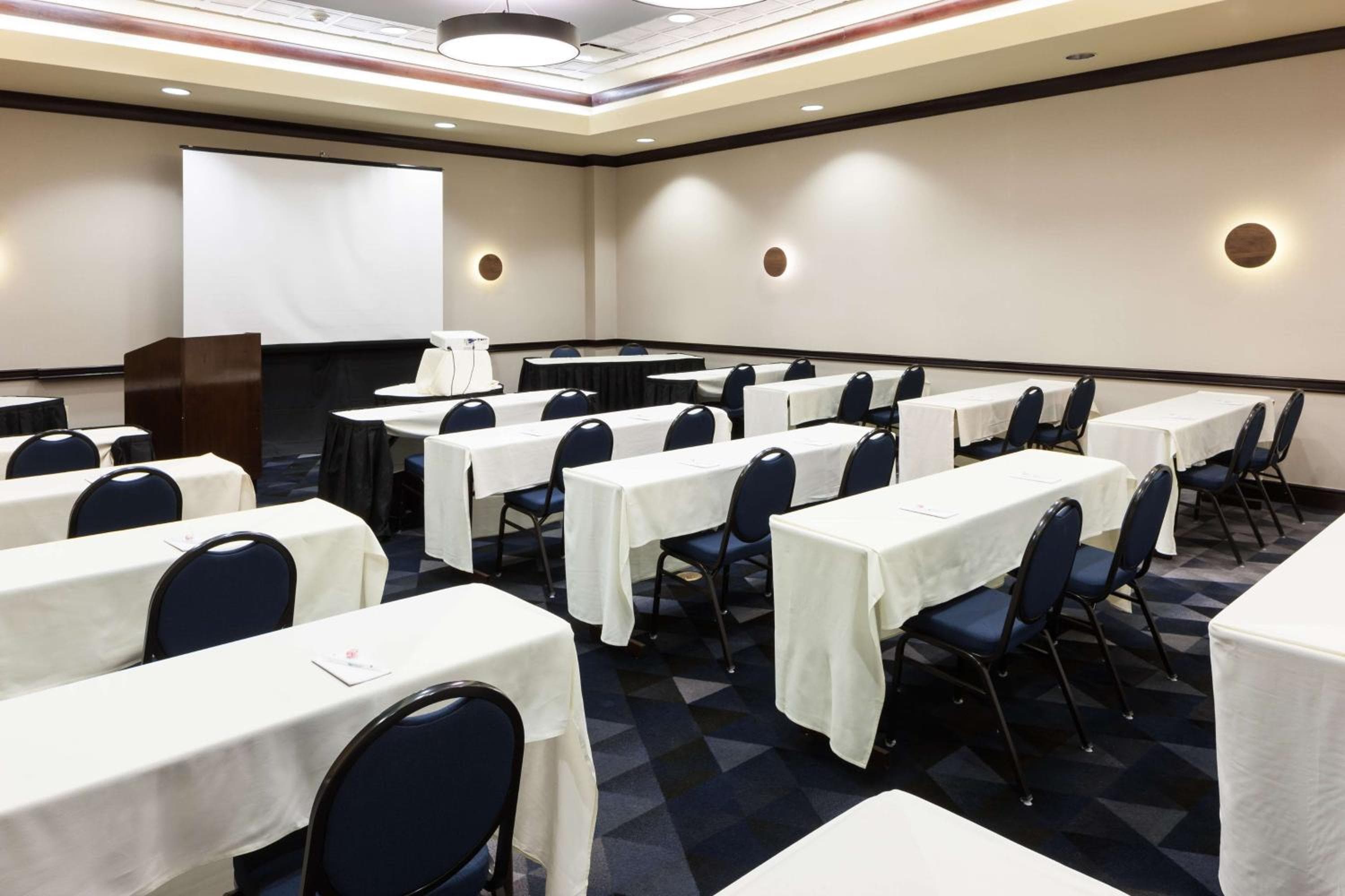 Embassy Suites by Hilton Tampa-Brandon — 24